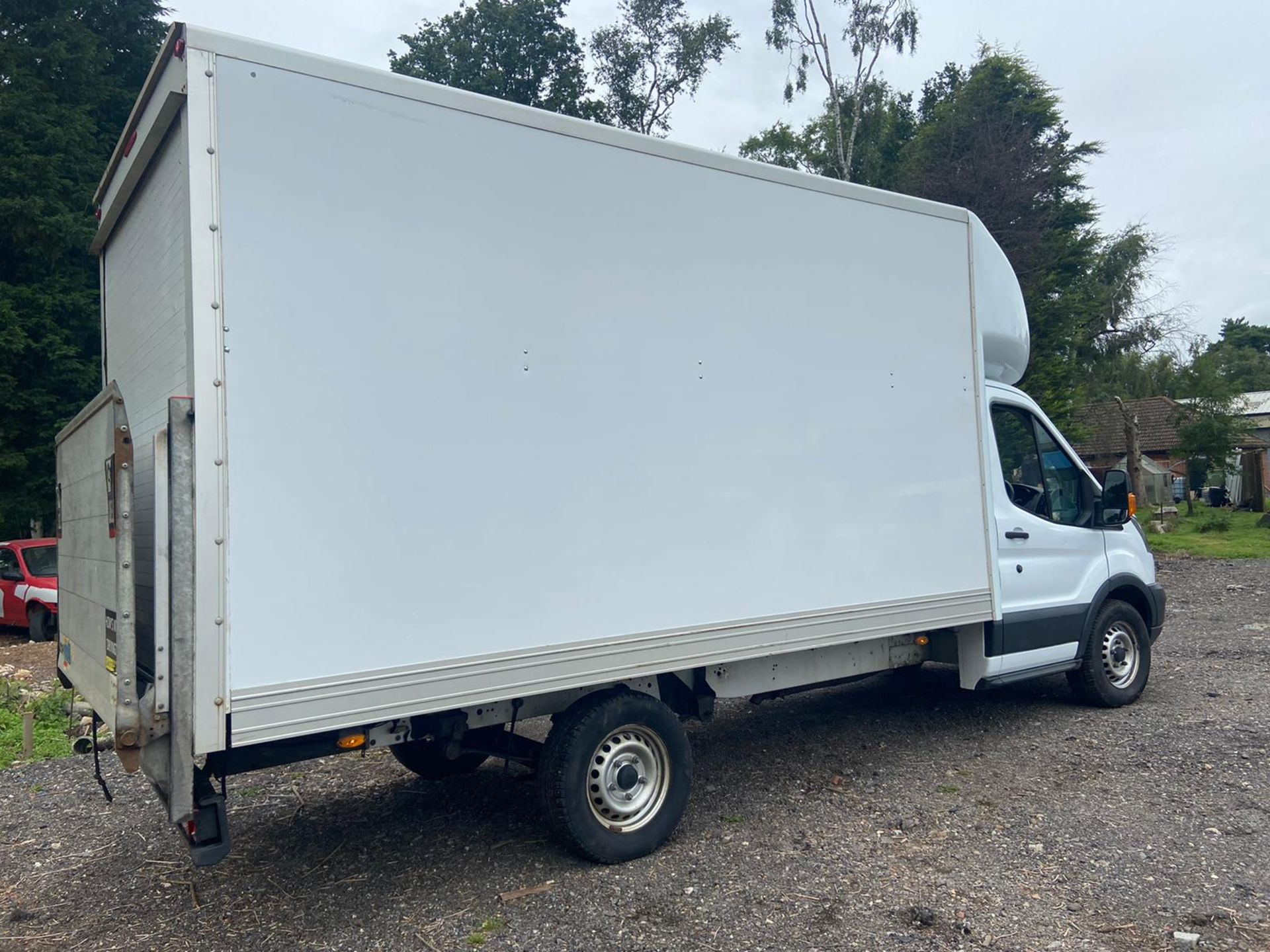 2017/17 REG FORD TRANSIT 350 FWD BOX LUTON VAN WHITE 2.0 DIESEL, SHOWING 0 FORMER KEEPERS *PLUS VAT* - Image 4 of 10