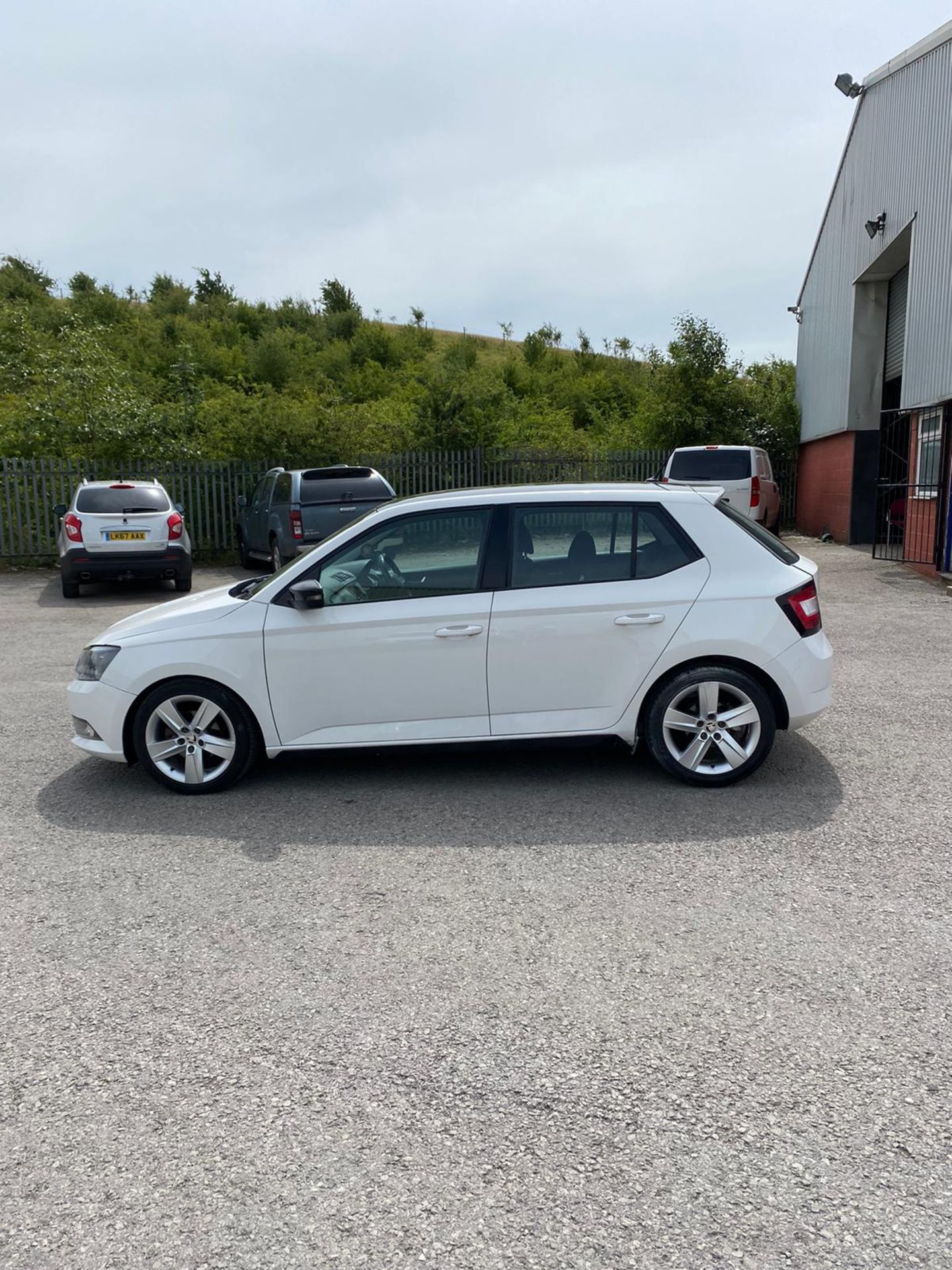 2015/15 REG SKODA FABIA SE L TDI 1.4 DIESEL WHITE 5 DOOR HATCHBACK, SHOWING 1 FORMER KEEPER *NO VAT* - Image 4 of 20