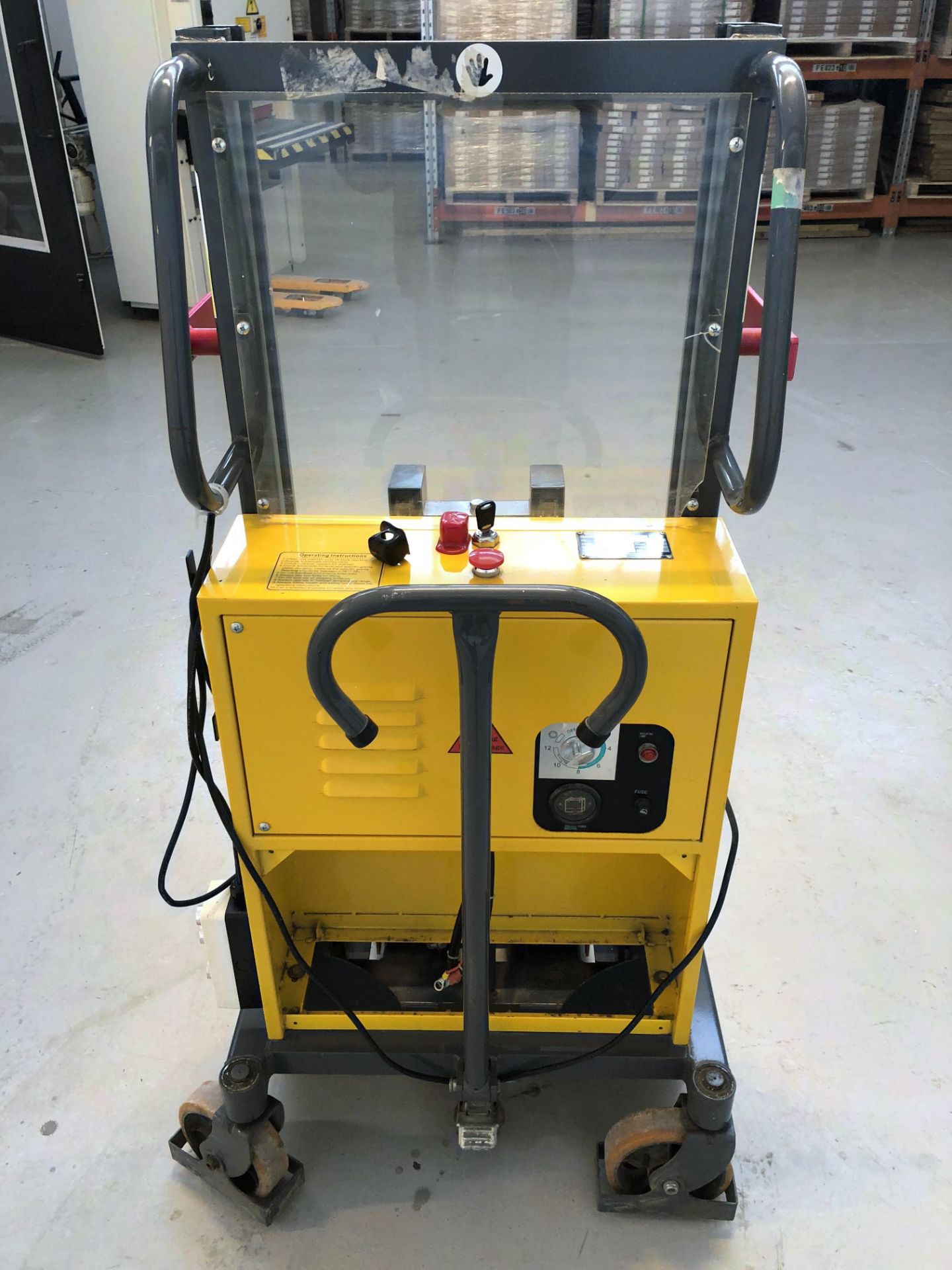 THIS FORKLIFT HAS A CAPACITY OF 250KG & WILL LIFT TO A HEIGHT OF 1M, FULL WORKING ORDER *PLUS VAT* - Image 3 of 5