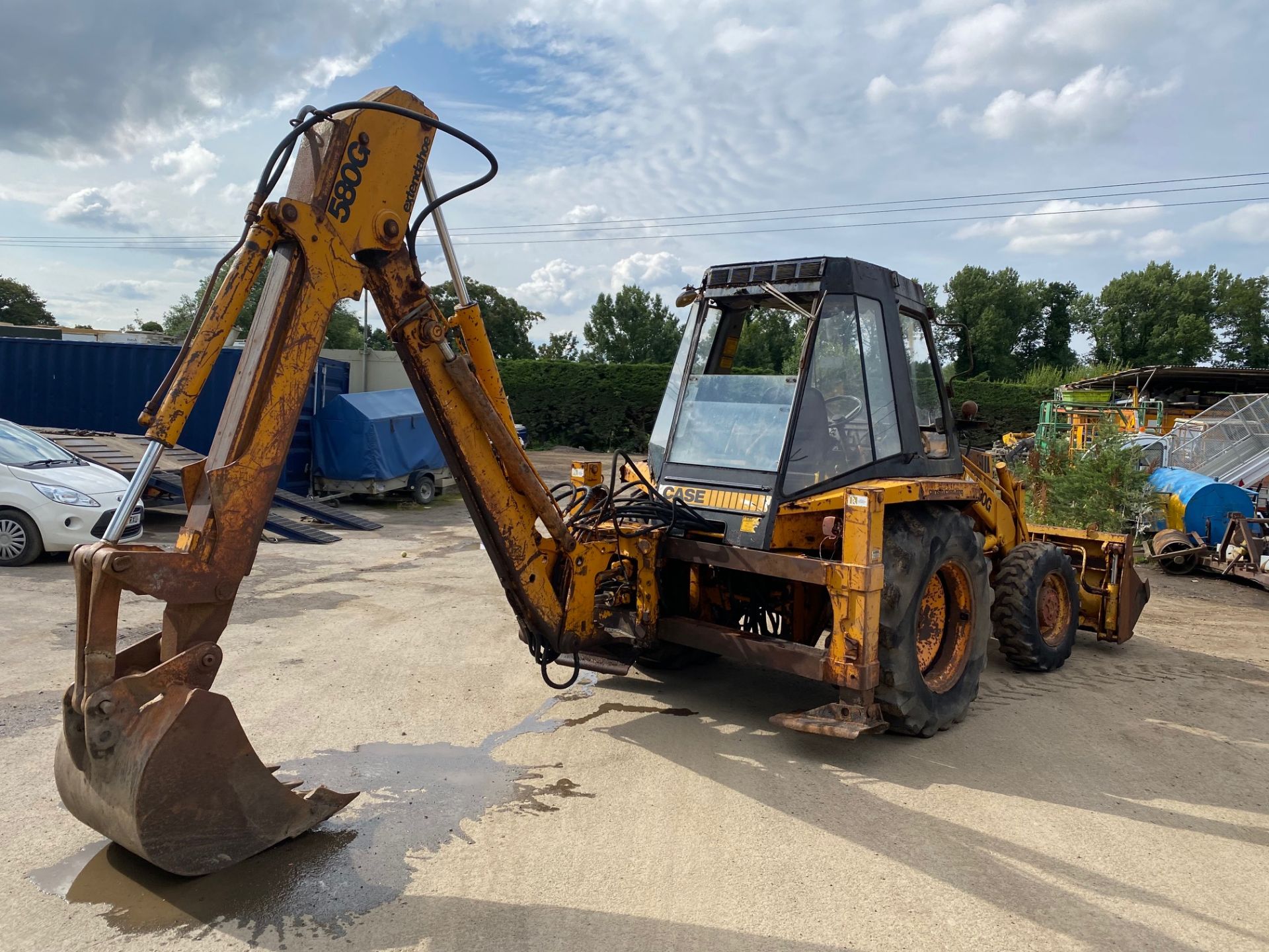 CASE 580G 4X4 BACKHOE LOADER, 6500 HOURS, EXTENDING DIPPER, RUSTY CAB, 4-IN-1 BUCKET, RUNS & DRIVES - Image 3 of 6