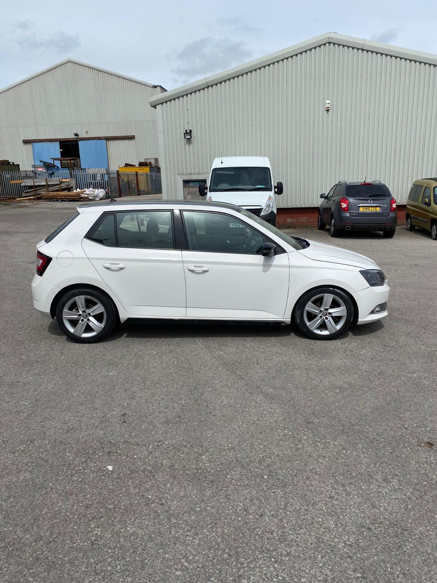 2015/15 REG SKODA FABIA SE L TDI 1.4 DIESEL WHITE 5 DOOR HATCHBACK, SHOWING 1 FORMER KEEPER *NO VAT* - Image 8 of 20