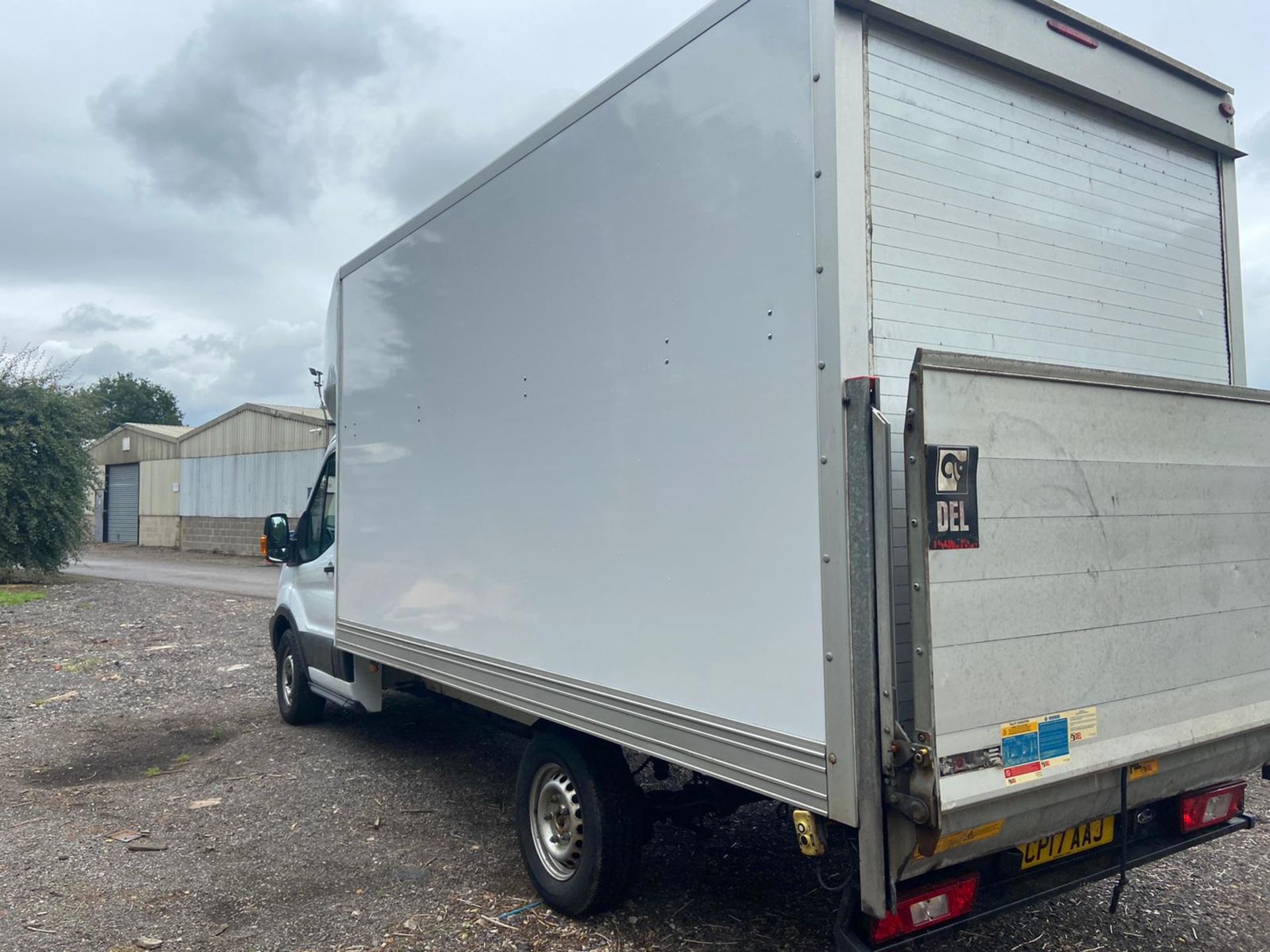 2017/17 REG FORD TRANSIT 350 FWD BOX LUTON VAN WHITE 2.0 DIESEL, SHOWING 0 FORMER KEEPERS *PLUS VAT* - Image 5 of 10