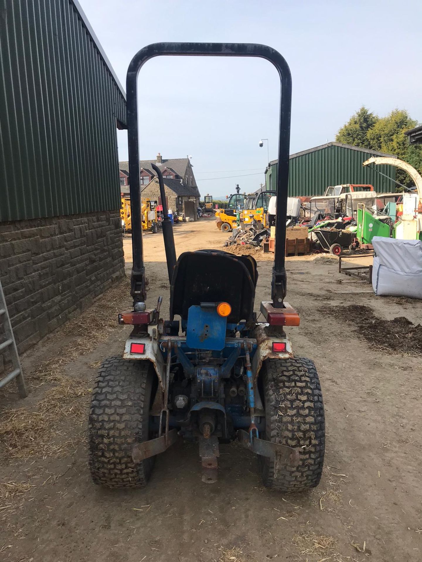 NEW HOLLAND 1220 COMPACT TRACTOR, 3287 HOURS, RUNS, DRIVES, DOES WHAT IT SHOULD *PLUS VAT* - Image 4 of 6