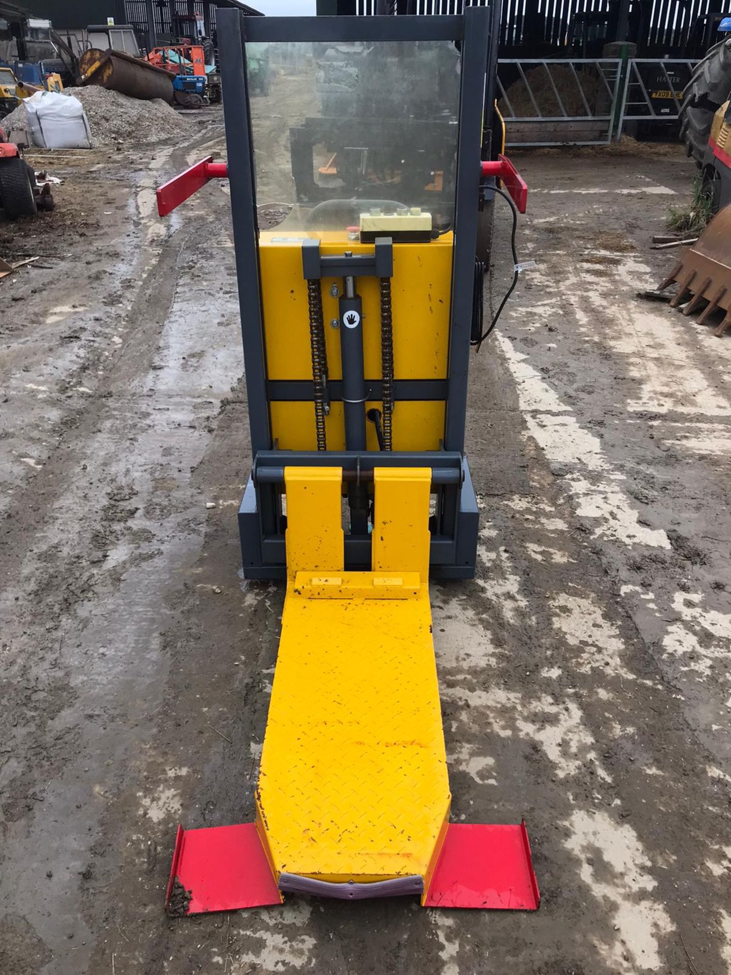 UNUSED WARRIOR YM250 12V BATTERY DRIVEN PALLET TRUCK *PLUS VAT* - Image 3 of 3