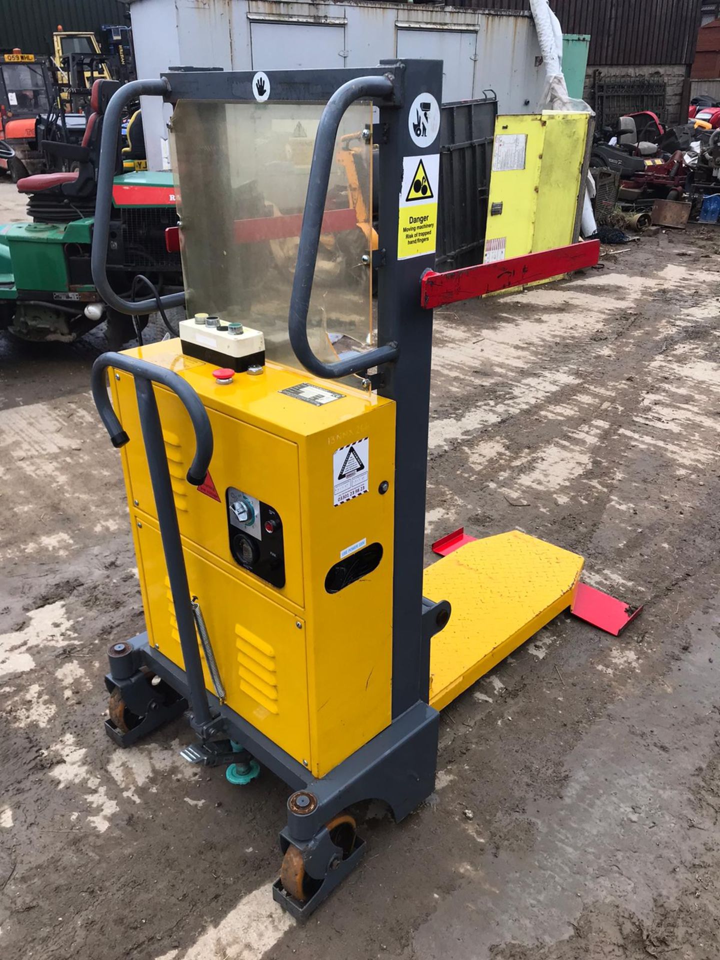 UNUSED WARRIOR YM250 12V BATTERY DRIVEN PALLET TRUCK *PLUS VAT*