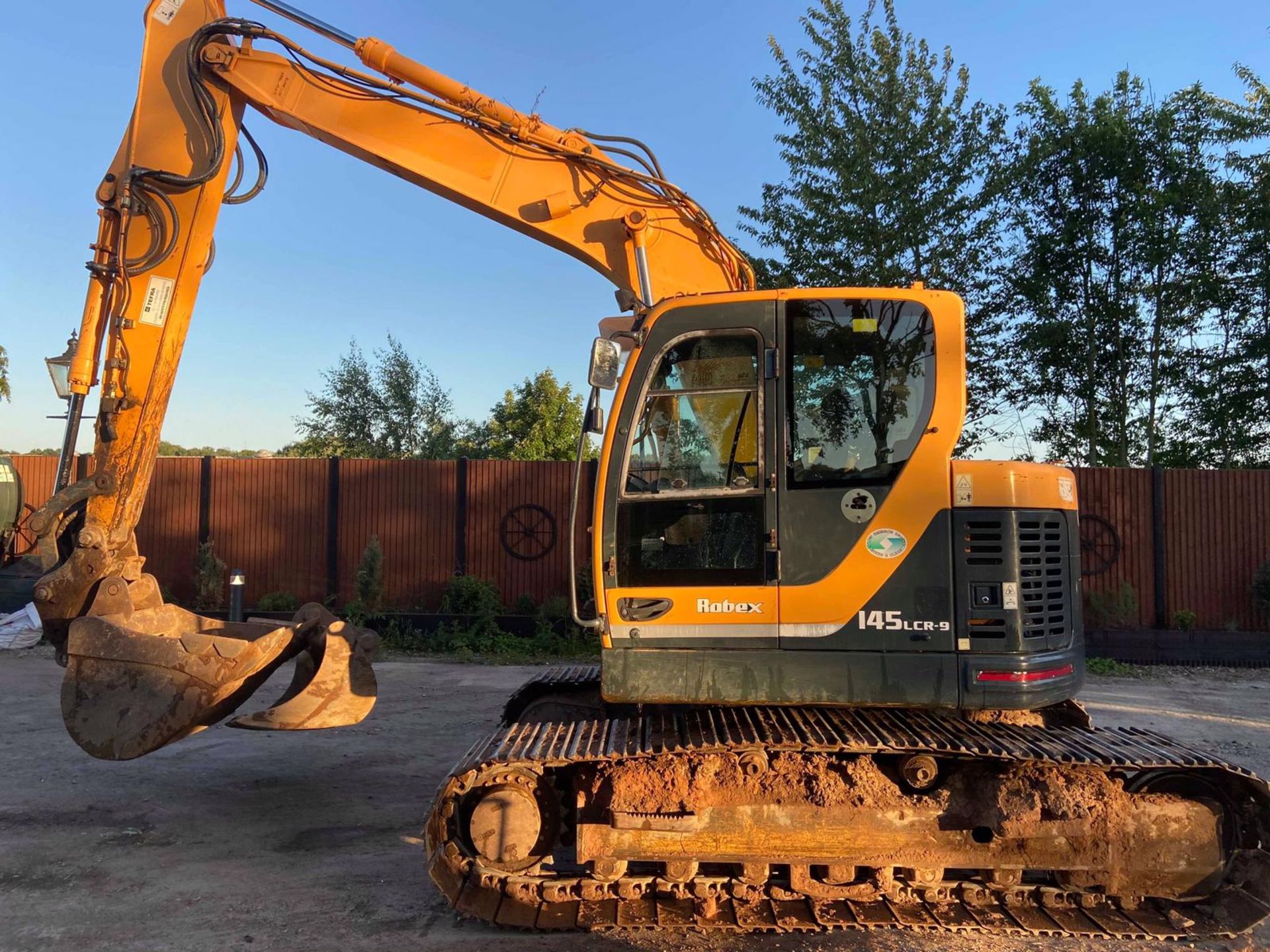 2013 HYUNDAI 145 LCR-9 STEEL TRACKED CRAWLER EXCAVATOR / DIGGER, C/W 2 X BUCKETS, RUNS, DRIVES, DIGS - Image 3 of 6