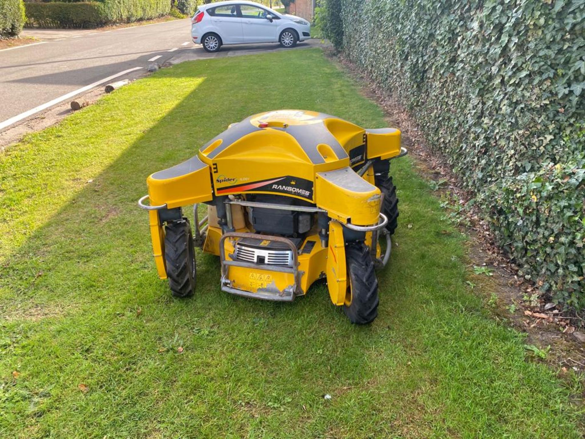 RANSOMES SPIDER BANK MOWER, KAWASAKI ENGINE, FULL RADIO CONTROL, FULL WORKING CONDITION *PLUS VAT* - Image 4 of 8