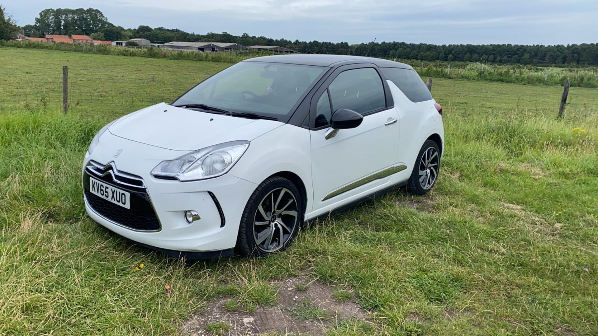 2015/65 REG CITROEN DS3 BLUEHDI DSTYLE PLUS 1.6 DIESEL WHITE 3DR HATCHBACK 100HP *NO VAT* - Image 3 of 10