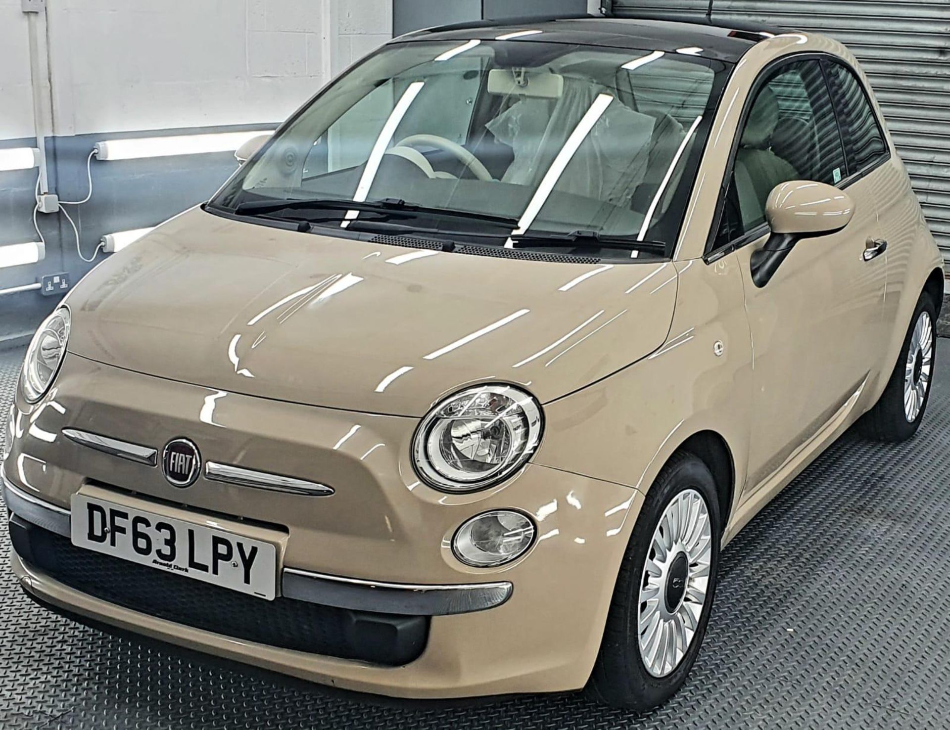 2014/63 REG FIAT 500 LOUNGE TWINAIR 875CC PETROL BEIGE 3 DOOR HATCHBACK, SHOWING 2 FORMER KEEPERS - Image 2 of 7