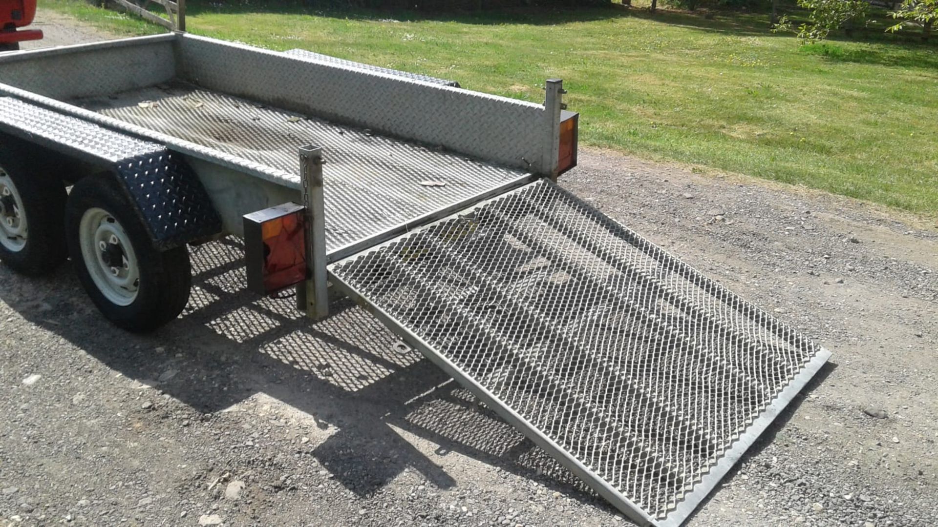 INDESPENSION TWIN AXLE TOW-ABLE PLANT TRAILER, 4 X EXCELLENT TYRES, TOWS WELL, 1400KG EACH AXLE - Image 7 of 9