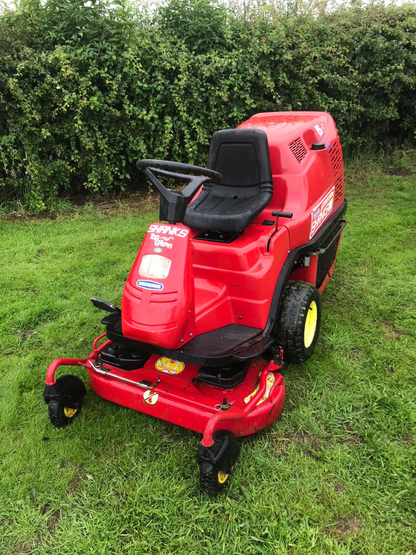 BARRUS SHANKS DIRECT COLLECT RIDE ON LAWN MOWER, RUNS, DRIVES AND CUTS *PLUS VAT* - Image 2 of 4