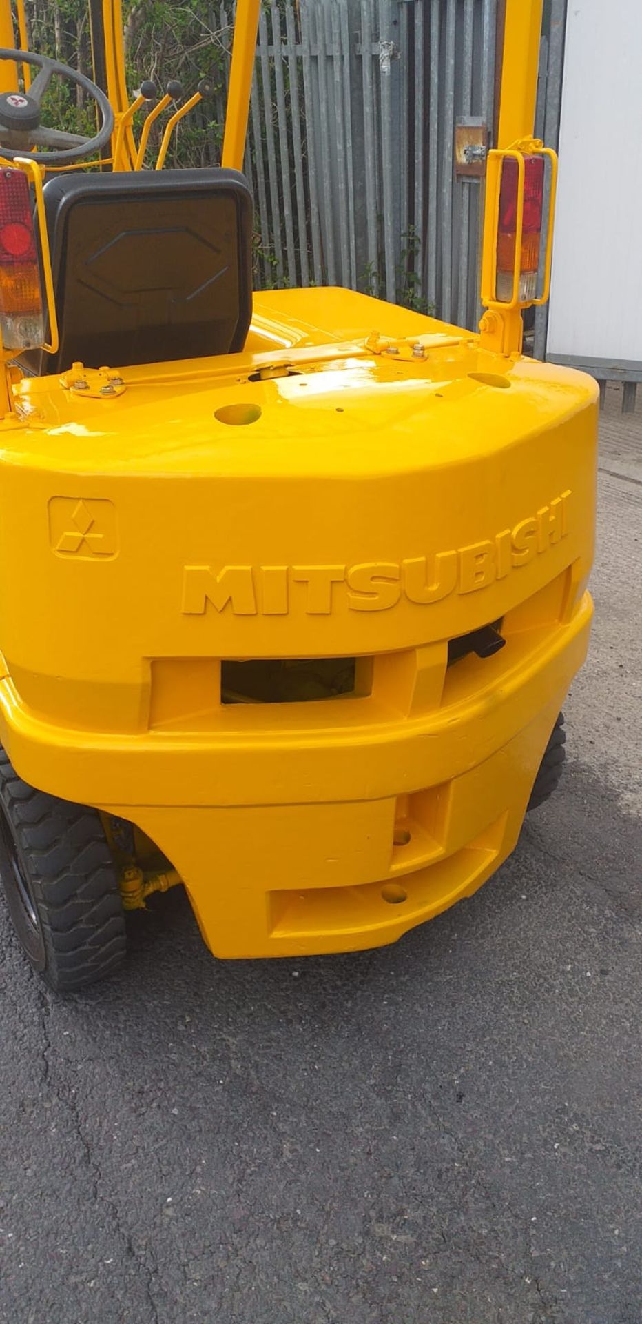 MITSUBISHI FG15 1.4 TON CAPACITY YELLOW PETROL FORKLIFT, RUNS, WORKS, LIFTS, 1694 HOURS *PLUS VAT* - Image 7 of 15