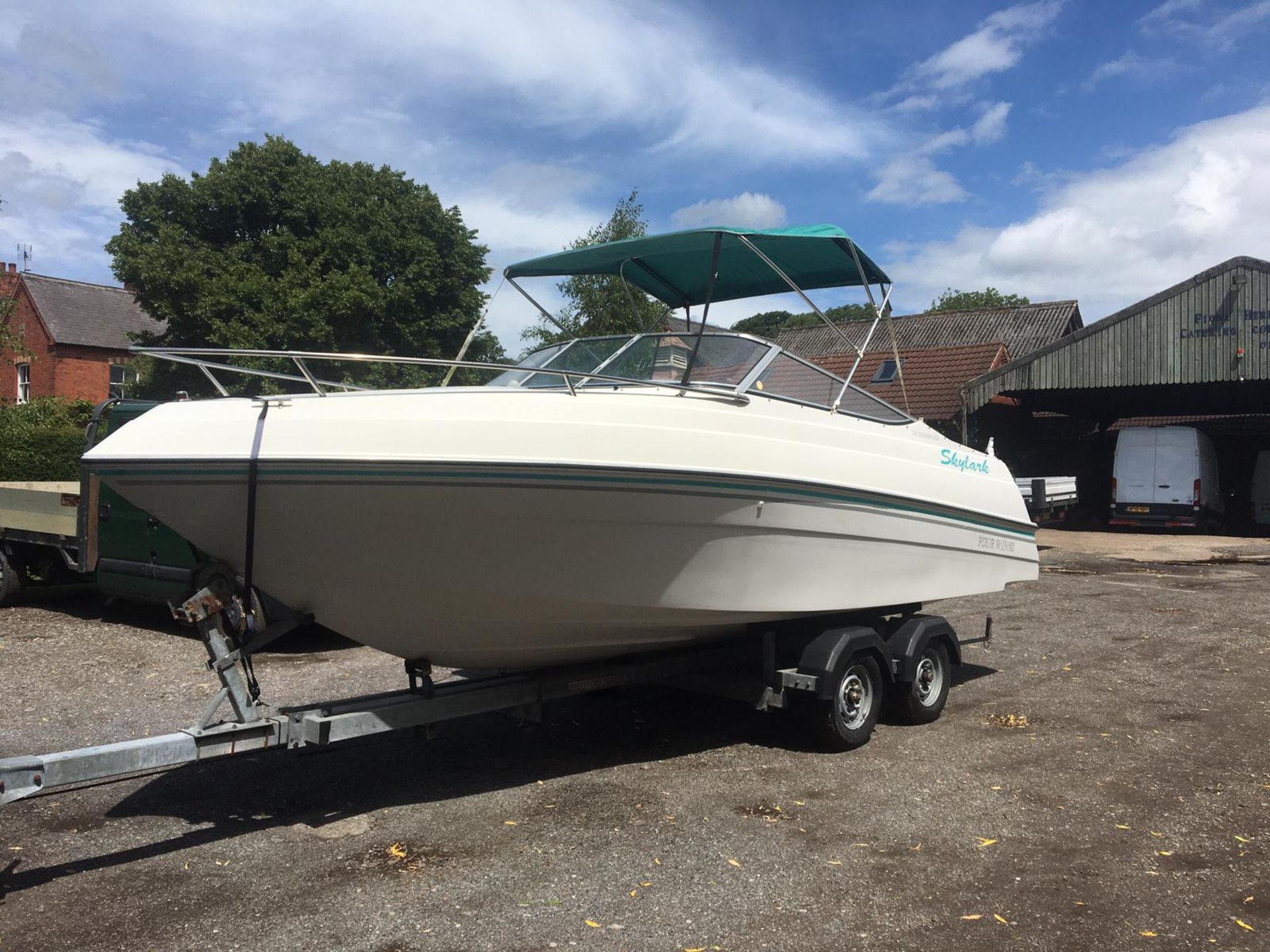 SKYLARK FOUR WINNS 215 SUNDOWNER BOAT 5.0 VOLVO PENTA SS STERNDRIVE, 460 HOURS, C/W TRAILER *NO VAT* - Image 2 of 12