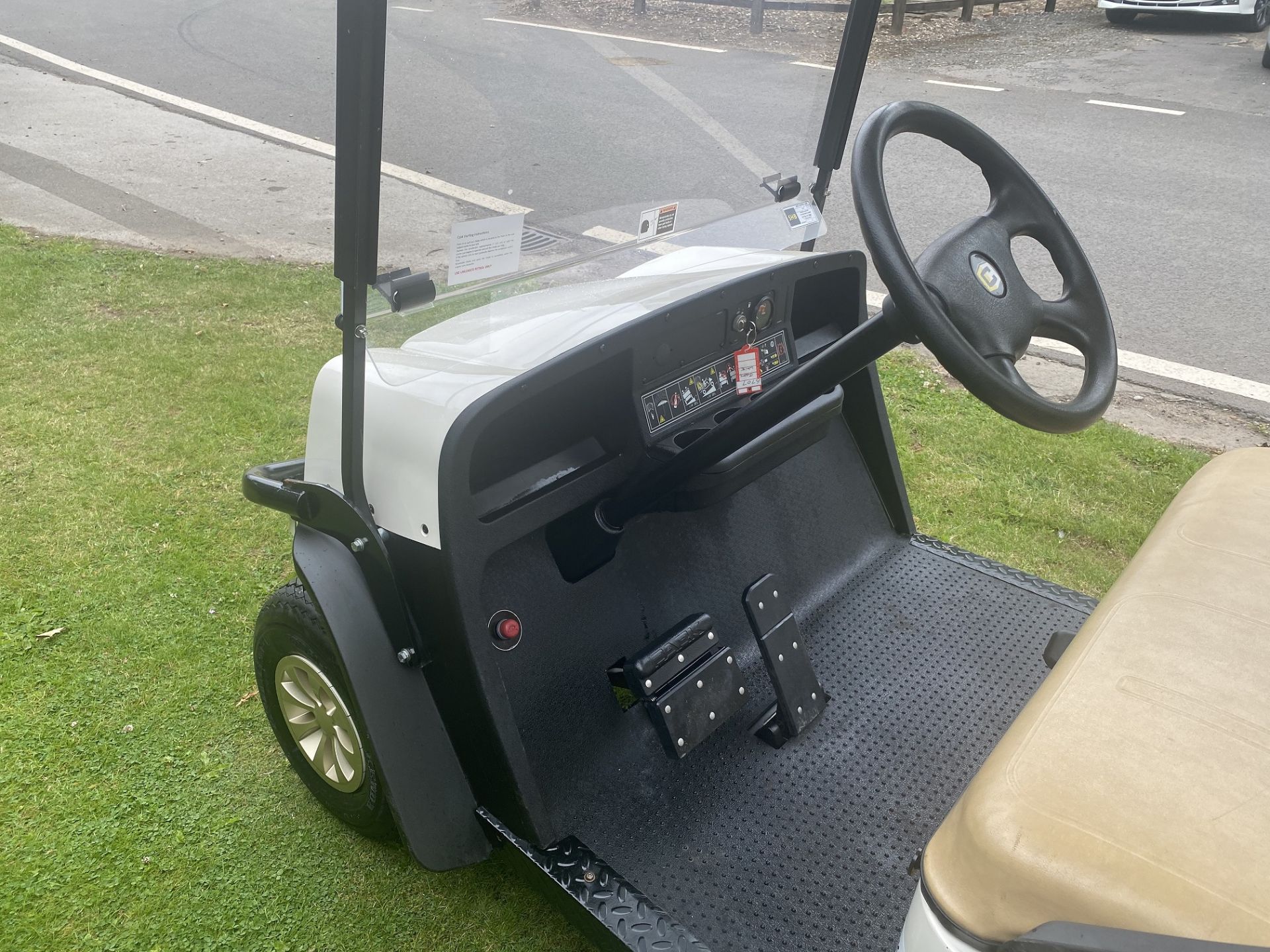 CUSHMAN EZGO 2 + 2 PETROL GOLF BUGGY, NEW JULY 2018, ONLY 106 HOURS FROM NEW, 4 SEATER *PLUS VAT* - Image 3 of 9