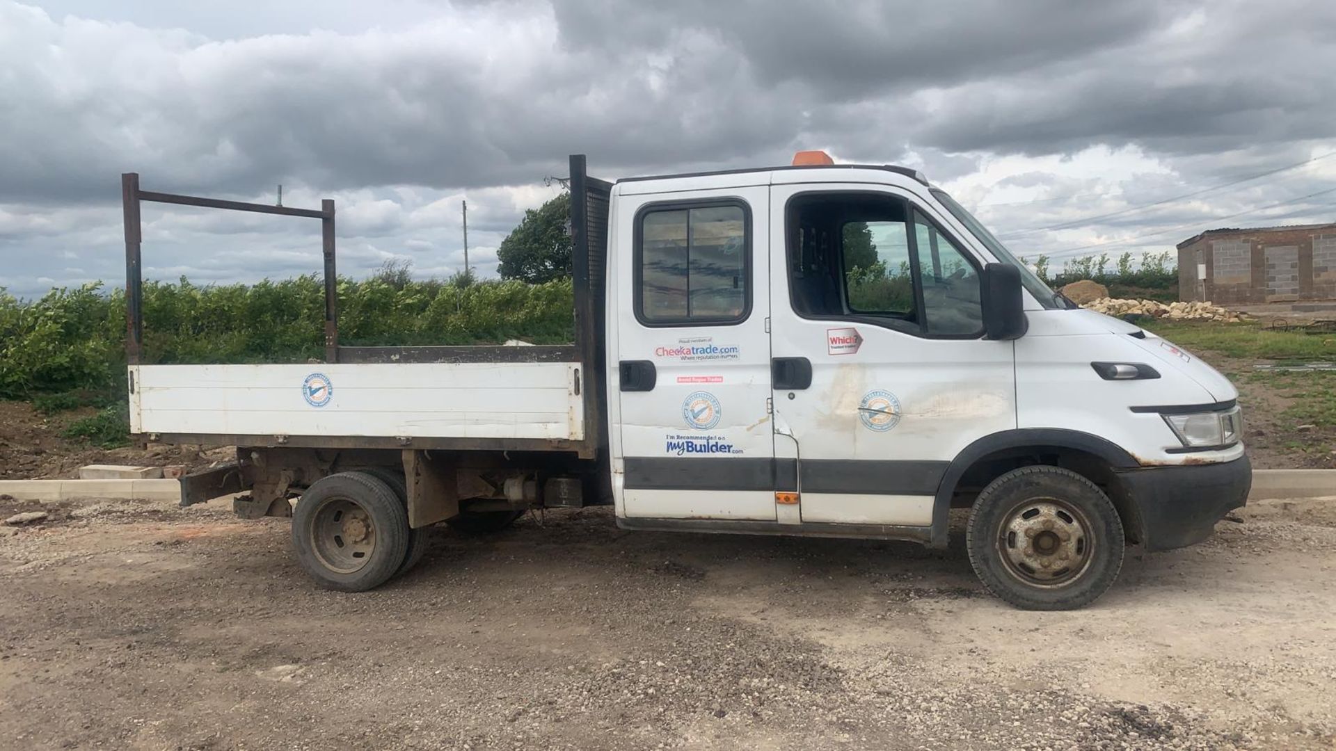 2005/55 REG IVECO DAILY 35C12 LWB 2.3 DIESEL WHITE TIPPER, SHOWING 1 FORMER KEEPER *NO VAT*