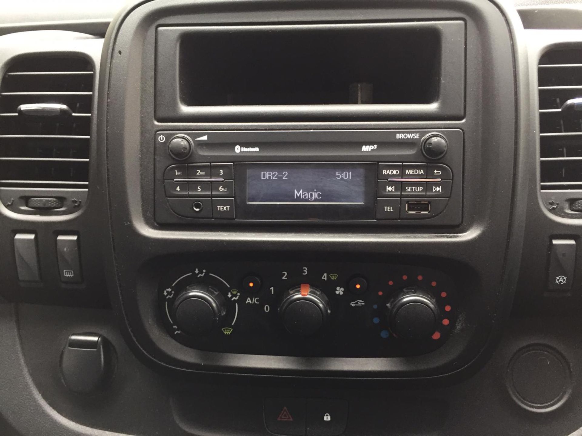 2015/15 REG VAUXHALL VIVARO 2900 CDTI ECOFLEX 1.6 DIESEL GREY PANEL VAN, SHOWING 1 FORMER KEEPER - Image 13 of 14