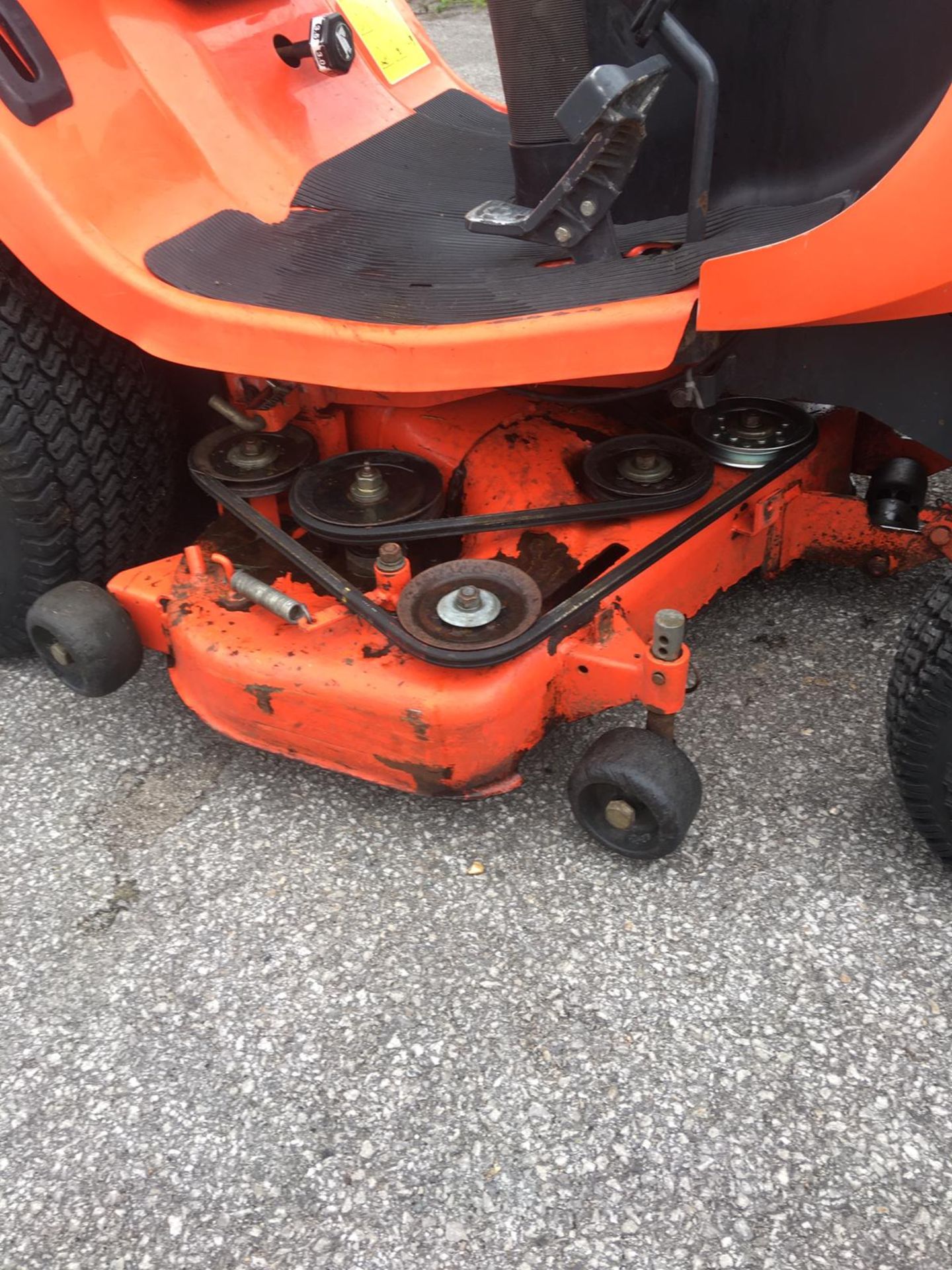 KUBOTA G18 POWER STEERING GLIDE CUT ORANGE RIDE ON LAWN MOWER, C/W REAR GRASS COLLECTOR *NO VAT* - Image 8 of 20