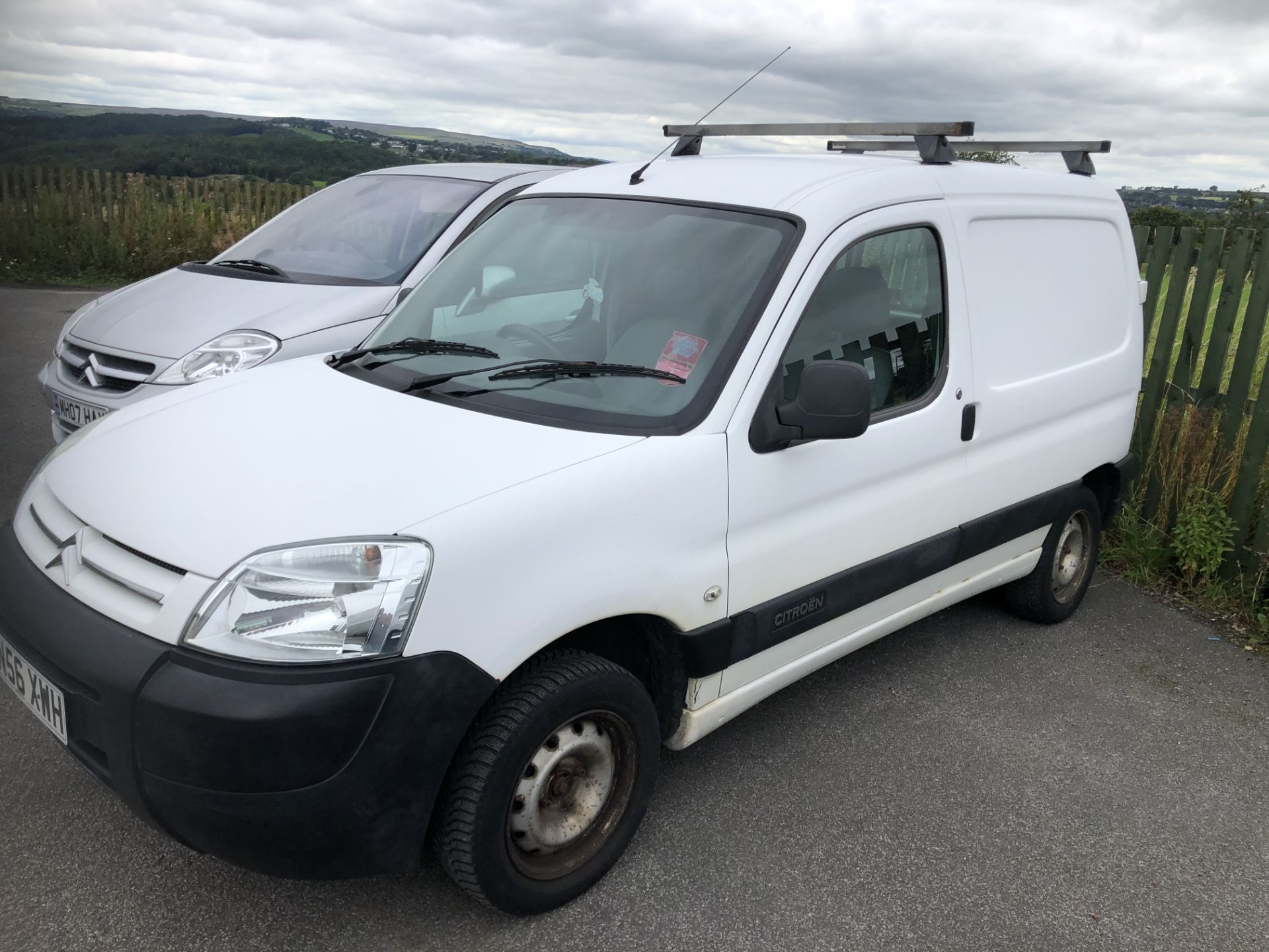 2006/56 REG CITROEN BERLINGO 600D LX 1.9 DIESEL WHITE CAR DERIVED VAN, SHOWING 1 FORMER KEEPER - Image 4 of 12