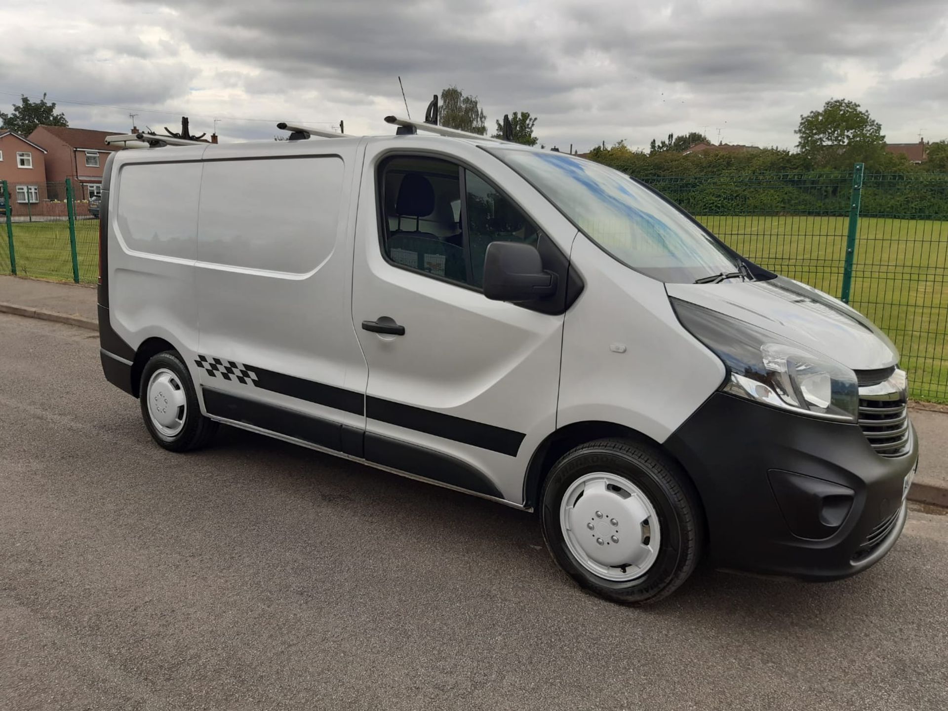 2016/16 REG VAUXHALL VIVARO 2700 L1H1 CDTI ECOFLEX 1.6 DIESEL SILVER PANEL VAN 90HP *NO VAT*