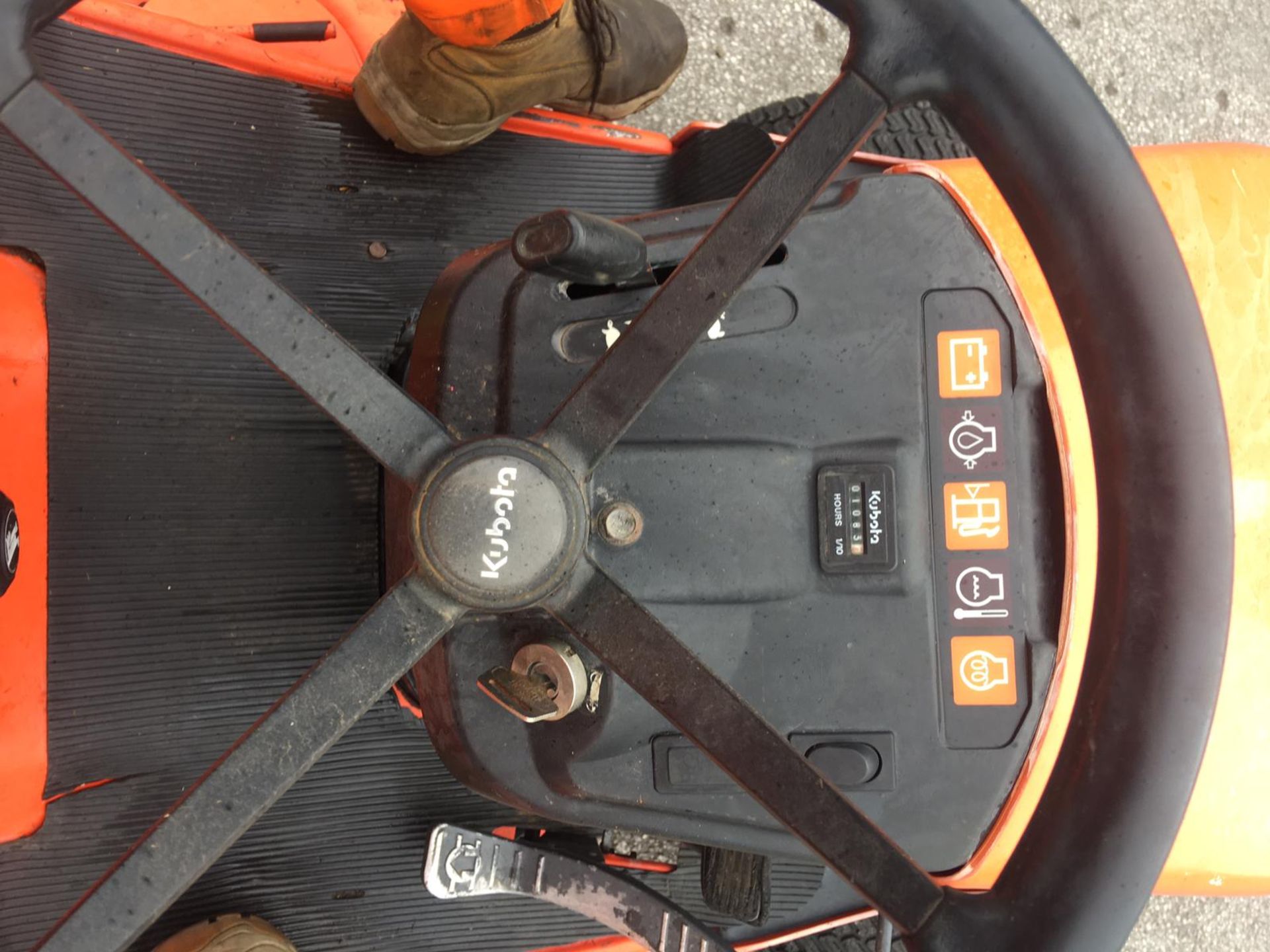 KUBOTA G18 POWER STEERING GLIDE CUT ORANGE RIDE ON LAWN MOWER, C/W REAR GRASS COLLECTOR *NO VAT* - Image 17 of 20