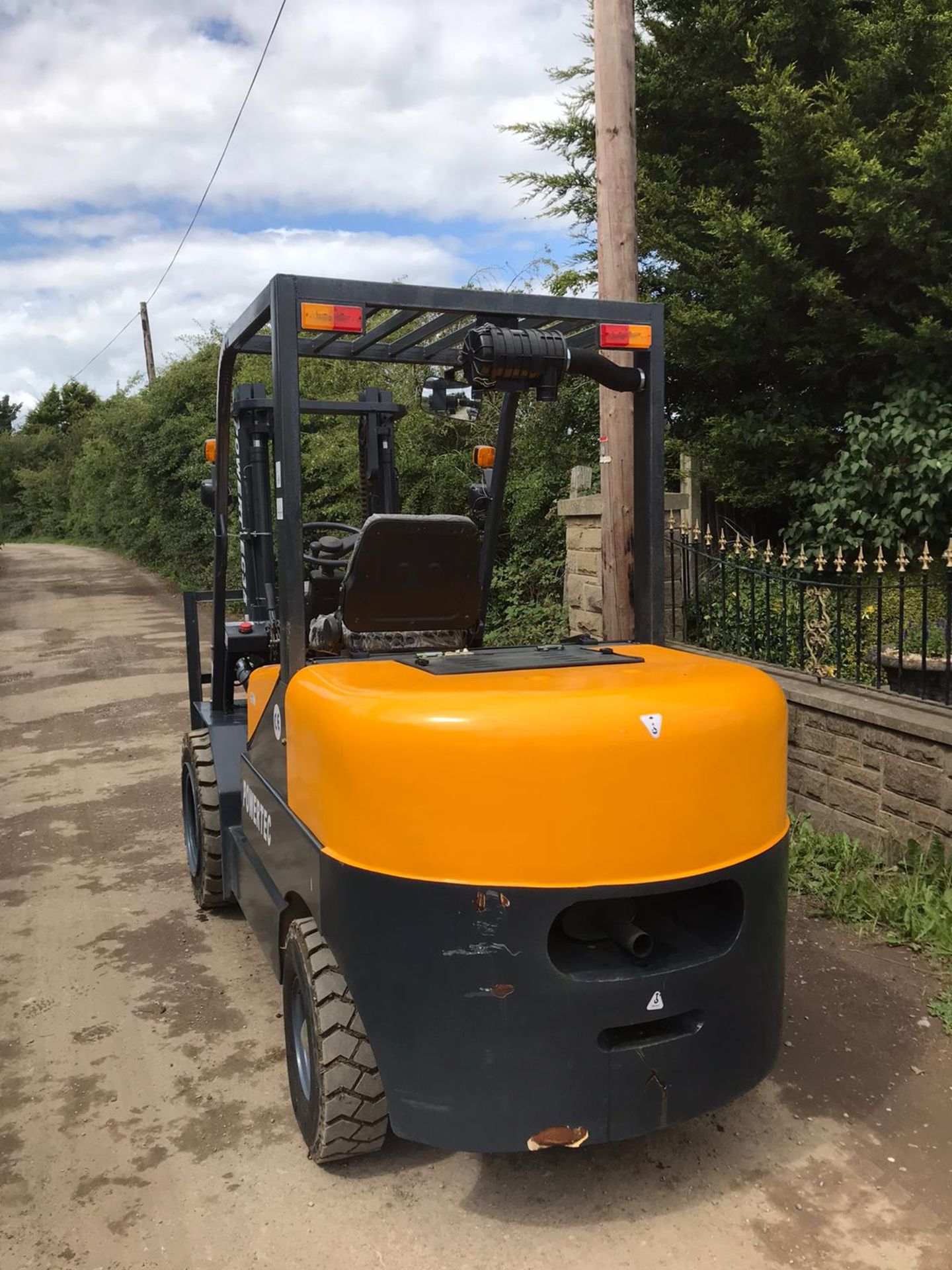 BRAND NEW UNUSED POWERTEC FORKLIFT, RUNS, DRIVES AND LIFTS *PLUS VAT* - Image 4 of 4