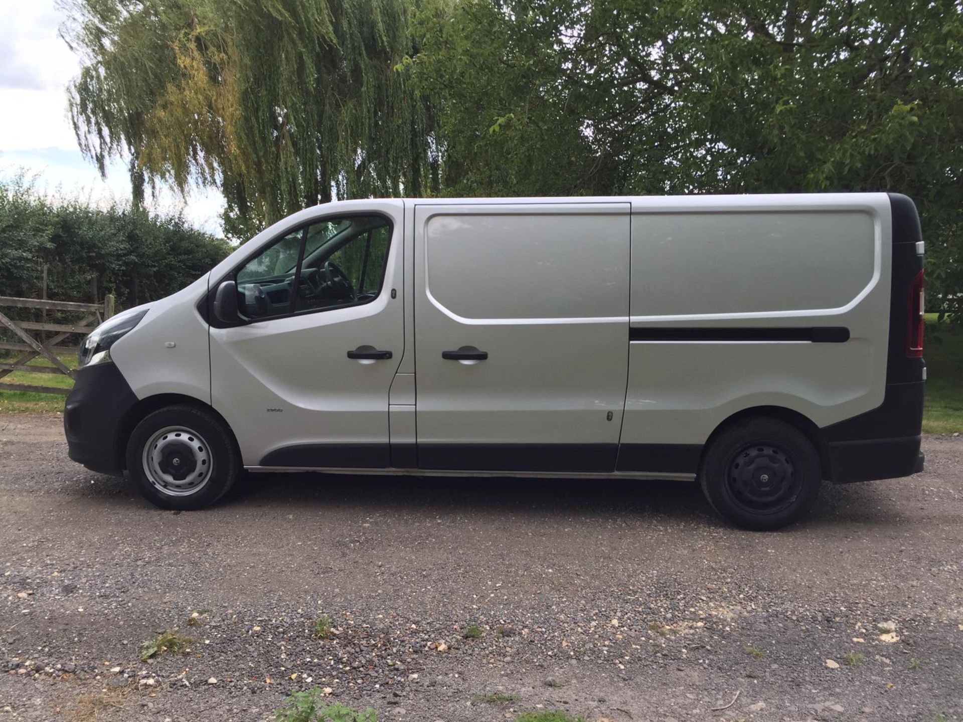 2015/15 REG VAUXHALL VIVARO 2900 CDTI ECOFLEX 1.6 DIESEL GREY PANEL VAN, SHOWING 1 FORMER KEEPER - Image 4 of 14