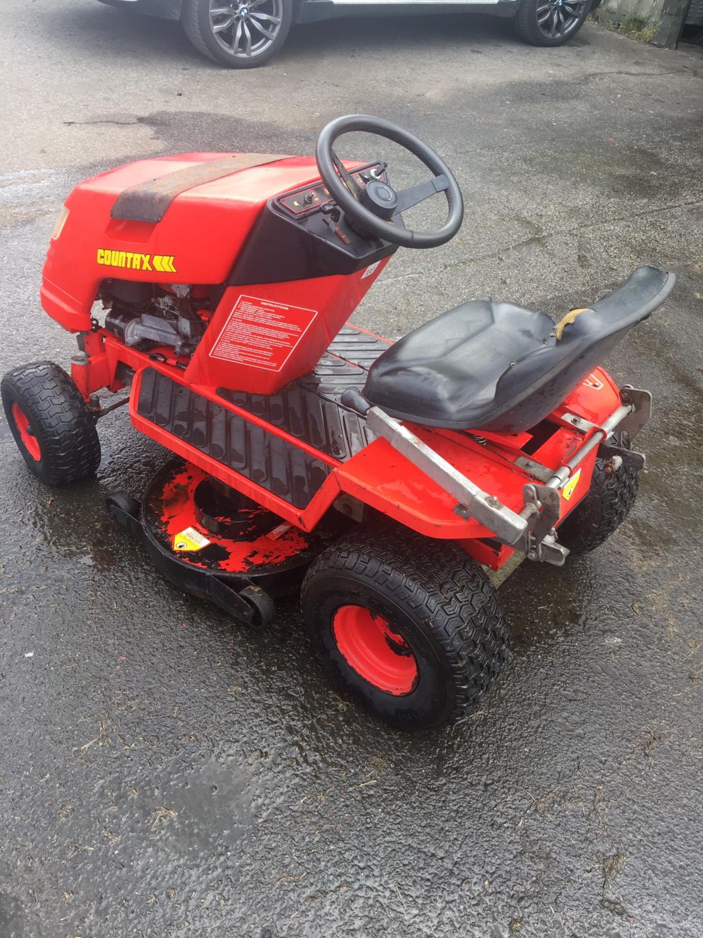 COUNTAX K14 RIDE ON LAWN MOWER, VANGUARD 14HP ENGINE, STARTS, RUNS AND DRIVES *NO VAT* - Image 4 of 12