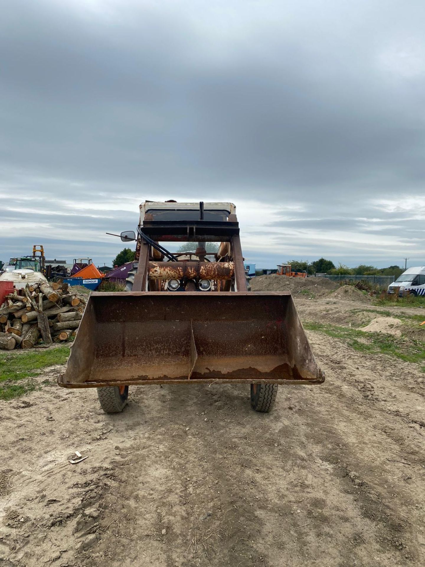 DAVID BROWN 995 LOADER TRACTOR, RUNS AND DRIVES, SHOWING 3649 HOURS *NO VAT* - Image 3 of 7