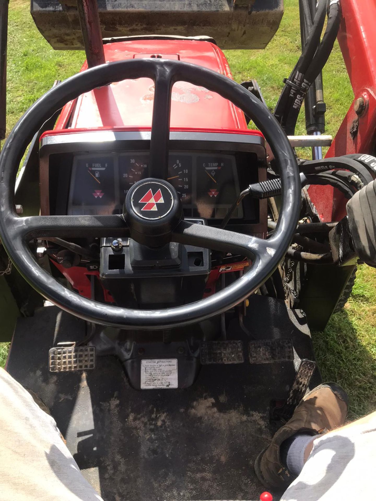 MASSEY FERGUSON 1250 TRACTOR WITH LOADER, RUNS, DRIVES AND DIGS *PLUS VAT* - Image 5 of 5