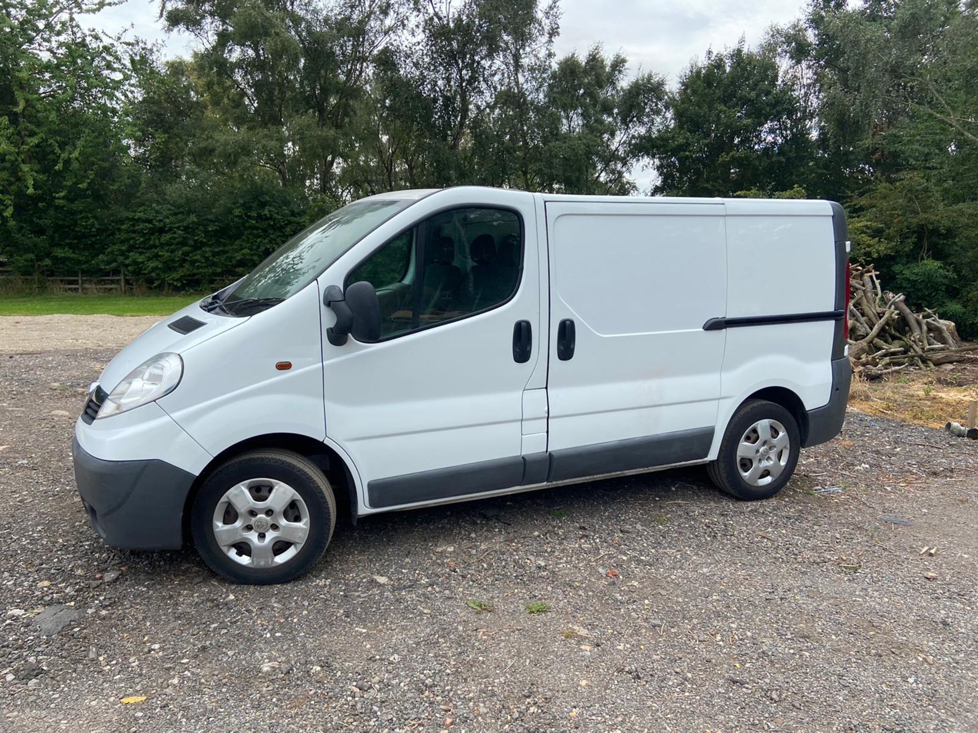 2012/12 REG VAUXHALL VIVARO 2700 CDTI 113 SWB 2.0 DIESEL WHITE PANEL VAN, SHOWING 2 FORMER KEEPERS - Image 4 of 11