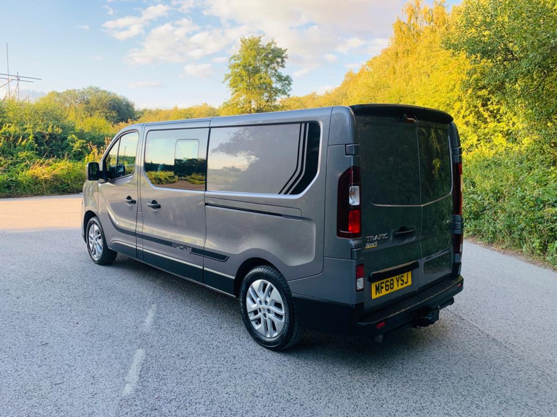 2018/68 REG RENAULT TRAFIC LL29 SPORT NAV ENERGY DCI CREW CAB VAN 6 SEATS 1.6 DIESEL GREY 125HP - Image 3 of 27