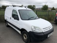 2006/56 REG CITROEN BERLINGO 600D LX 1.9 DIESEL WHITE CAR DERIVED VAN, SHOWING 1 FORMER KEEPER