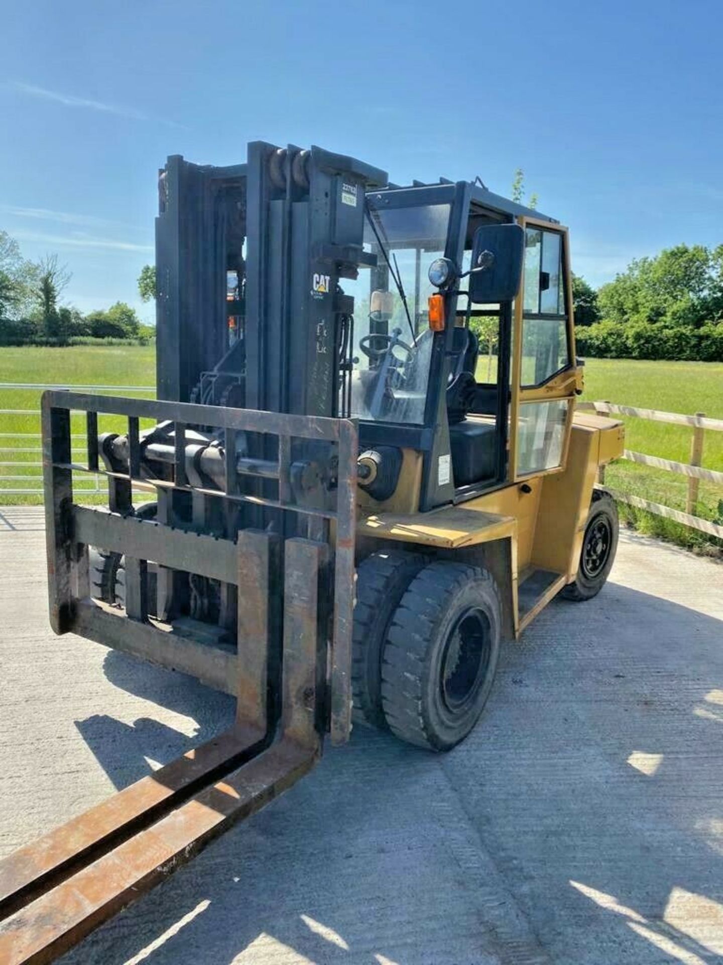 CATERPILLAR FORKLIFT, 7 TON, CONTAINER SPEC, TRIPLE MAST, SIDE SHIFT *PLUS VAT* - Image 3 of 4