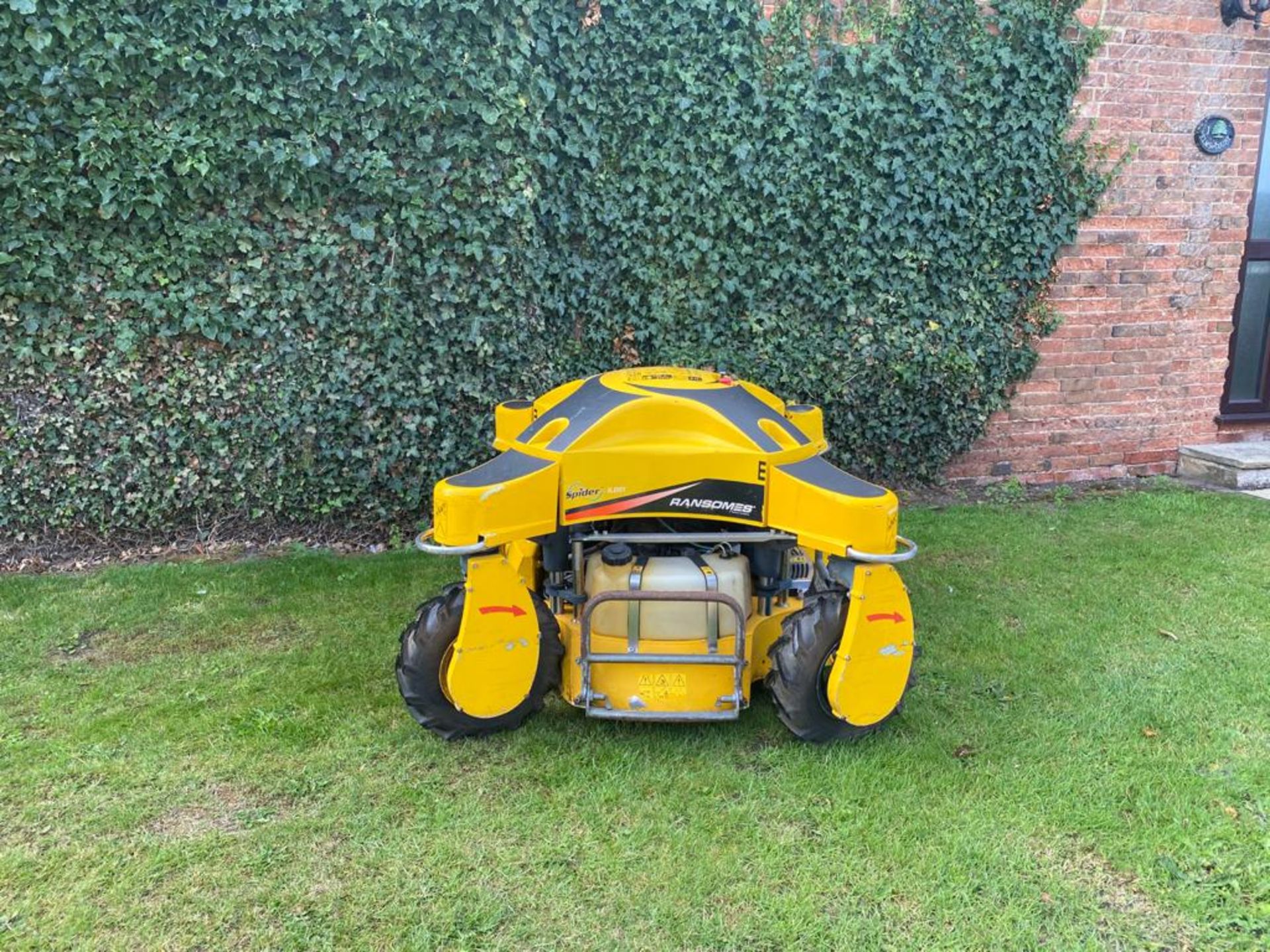 RANSOMES SPIDER BANK MOWER, KAWASAKI ENGINE, FULL RADIO CONTROL, FULL WORKING CONDITION *PLUS VAT* - Image 5 of 8