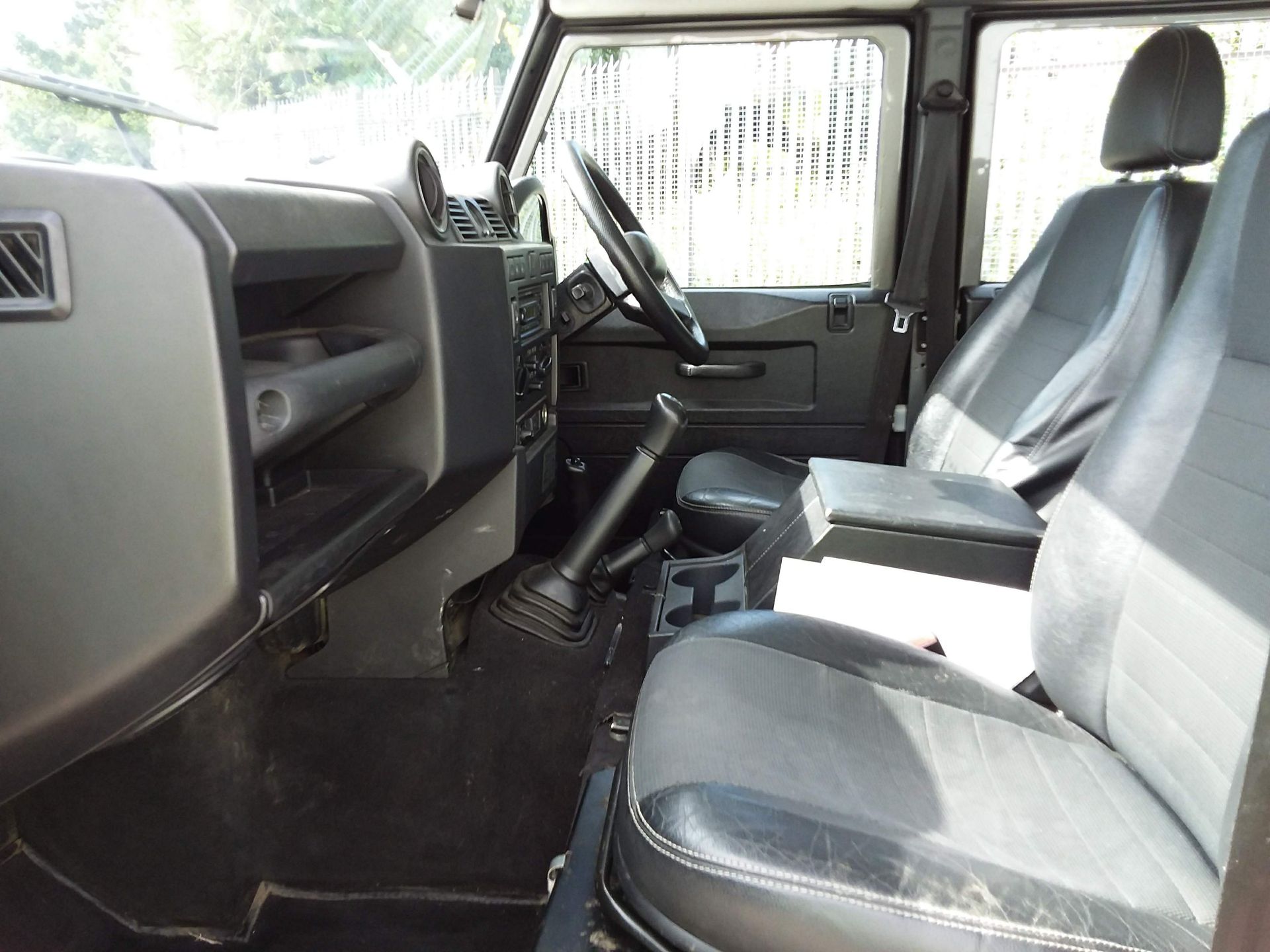 2008/08 REG LAND ROVER DEFENDER 110 XS LWB STATION WAGON 2.4 DIESEL, 7 SEATER, AIR CON *NO VAT* - Image 8 of 10