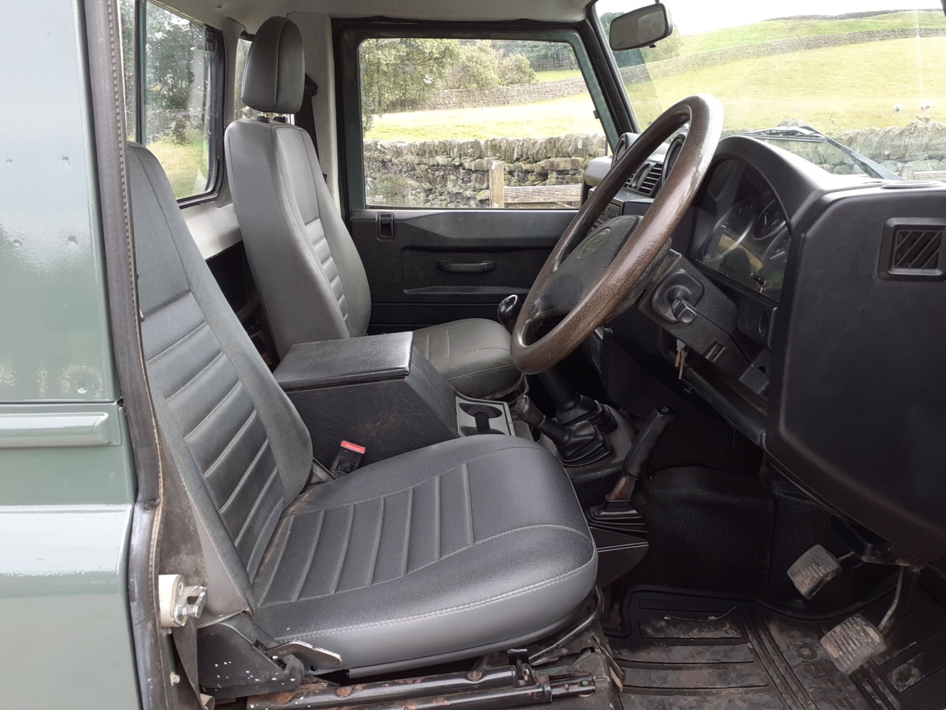 2008/08 REG LAND ROVER DEFENDER 110 SINGLE CAB LWB PICK-UP 2.4 DIESEL, SHOWING 2 FORMER KEEPERS - Image 10 of 11