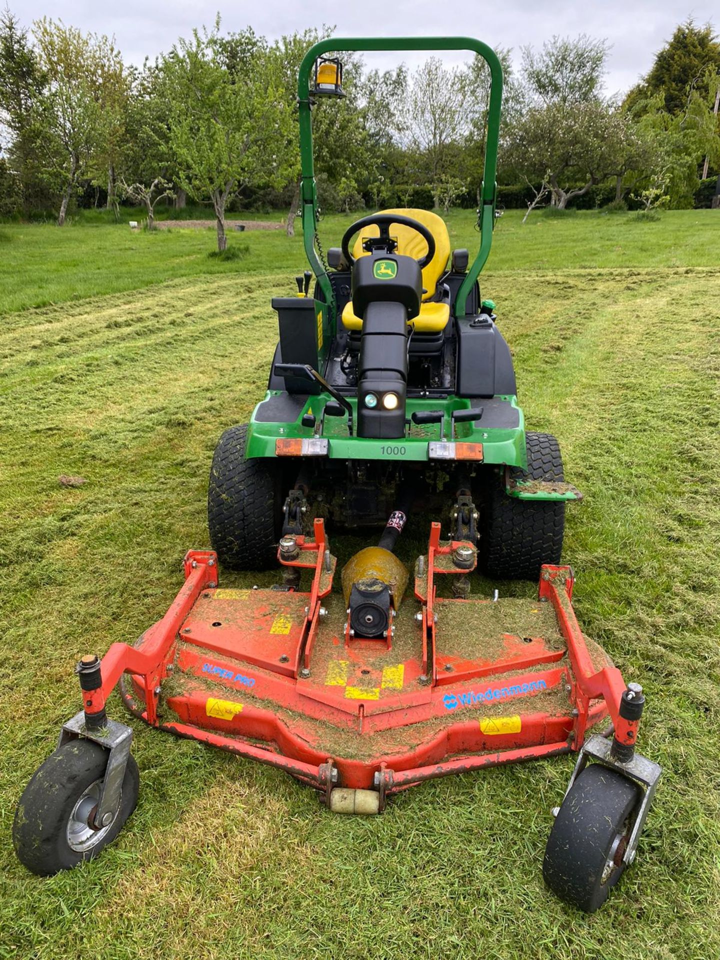 2016 JOHN DEERE 1580 TERRAIN CUT OUT FRONT RIDE ON LAWN MOWER, 4 WHEEL DRIVE, VERY LOW HOURS - 2374! - Image 2 of 8