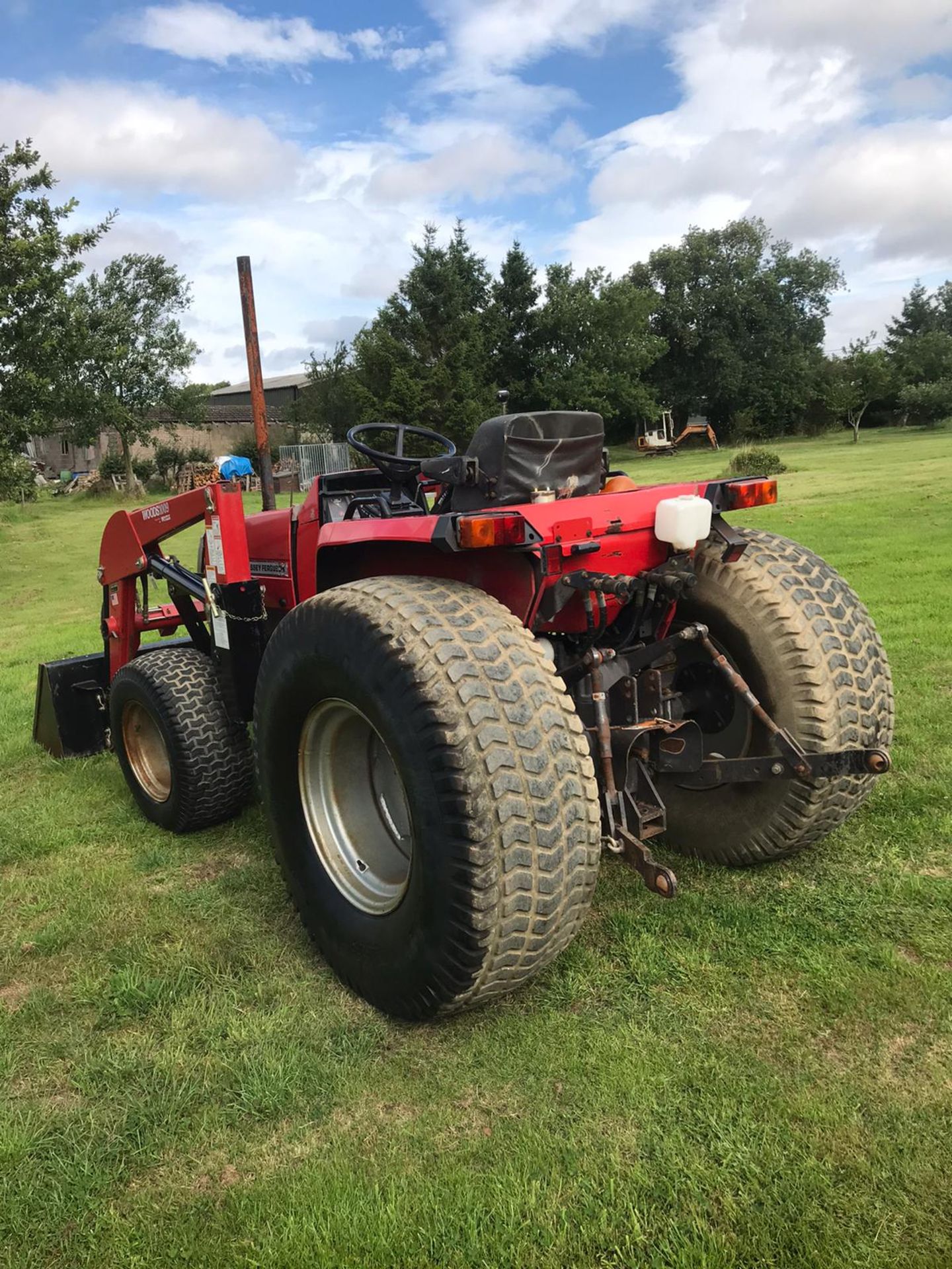 MASSEY FERGUSON 1250 TRACTOR WITH LOADER, RUNS, DRIVES AND DIGS *PLUS VAT* - Image 2 of 5