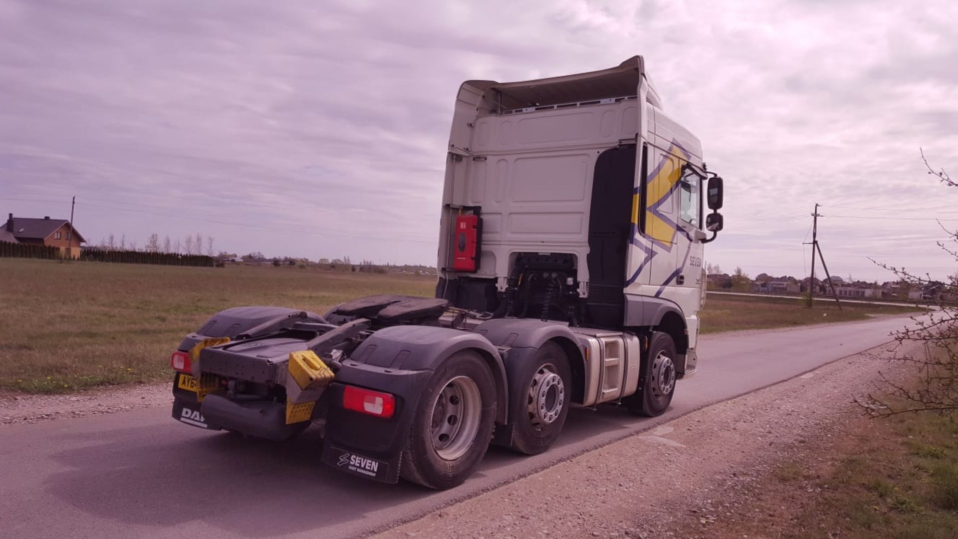 2014/64 REG DAF TRUCKS XF 460 FTG WHITE DIESEL LHD TRACTOR UNIT, SHOWING 1 FORMER KEEPER *NO VAT* - Image 5 of 9