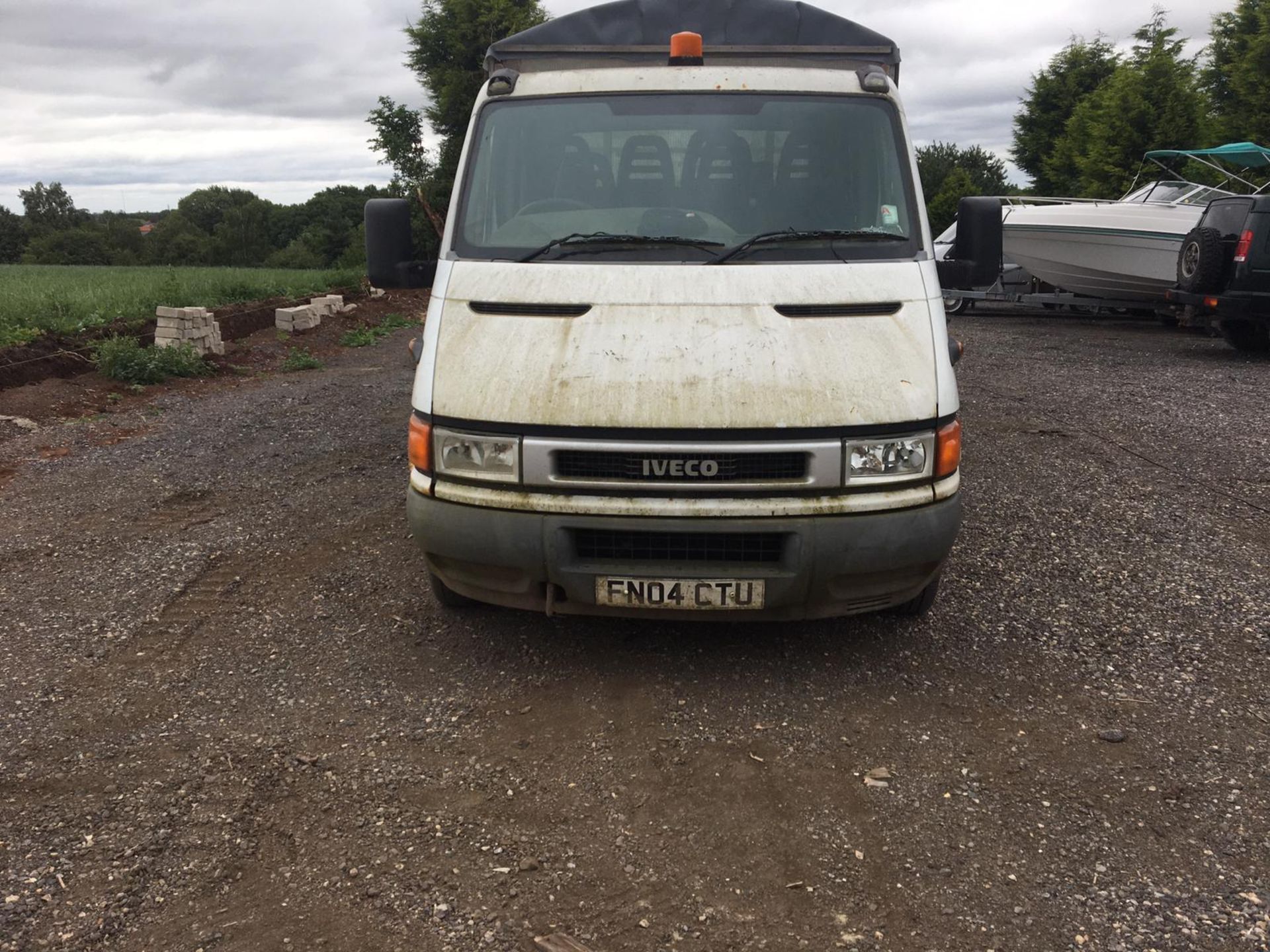 2004/04 REG IVECO DAILY (S2000) 35C12D CRC 3750 WB 2.3 DIESEL, SHOWING 4 FORMER KEEPERS *NO VAT* - Image 2 of 9