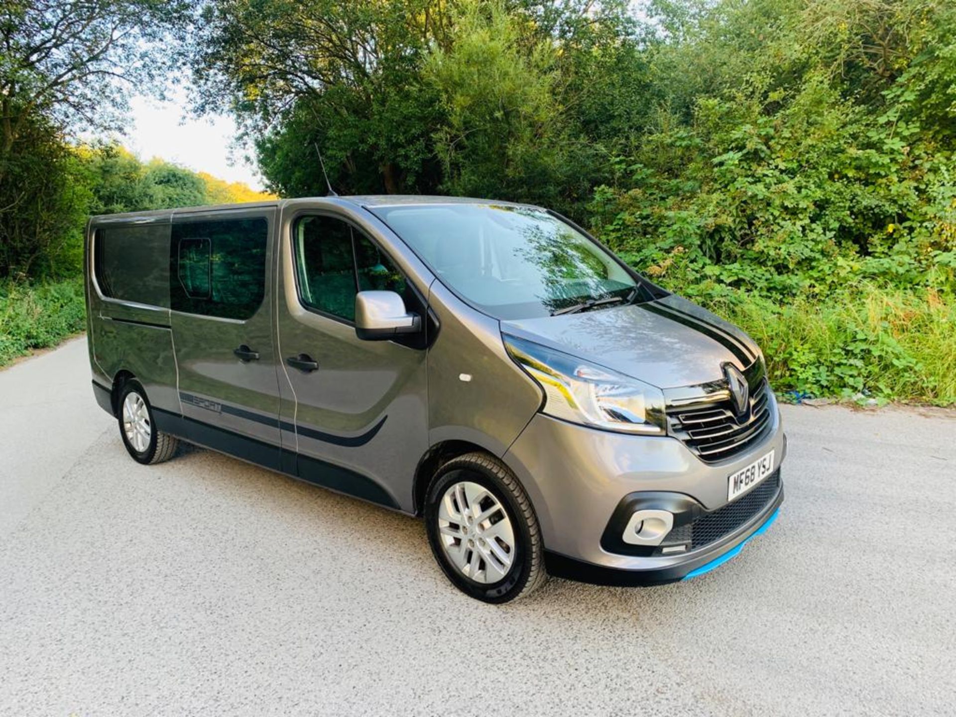 2018/68 REG RENAULT TRAFIC LL29 SPORT NAV ENERGY DCI CREW CAB VAN 6 SEATS 1.6 DIESEL GREY 125HP