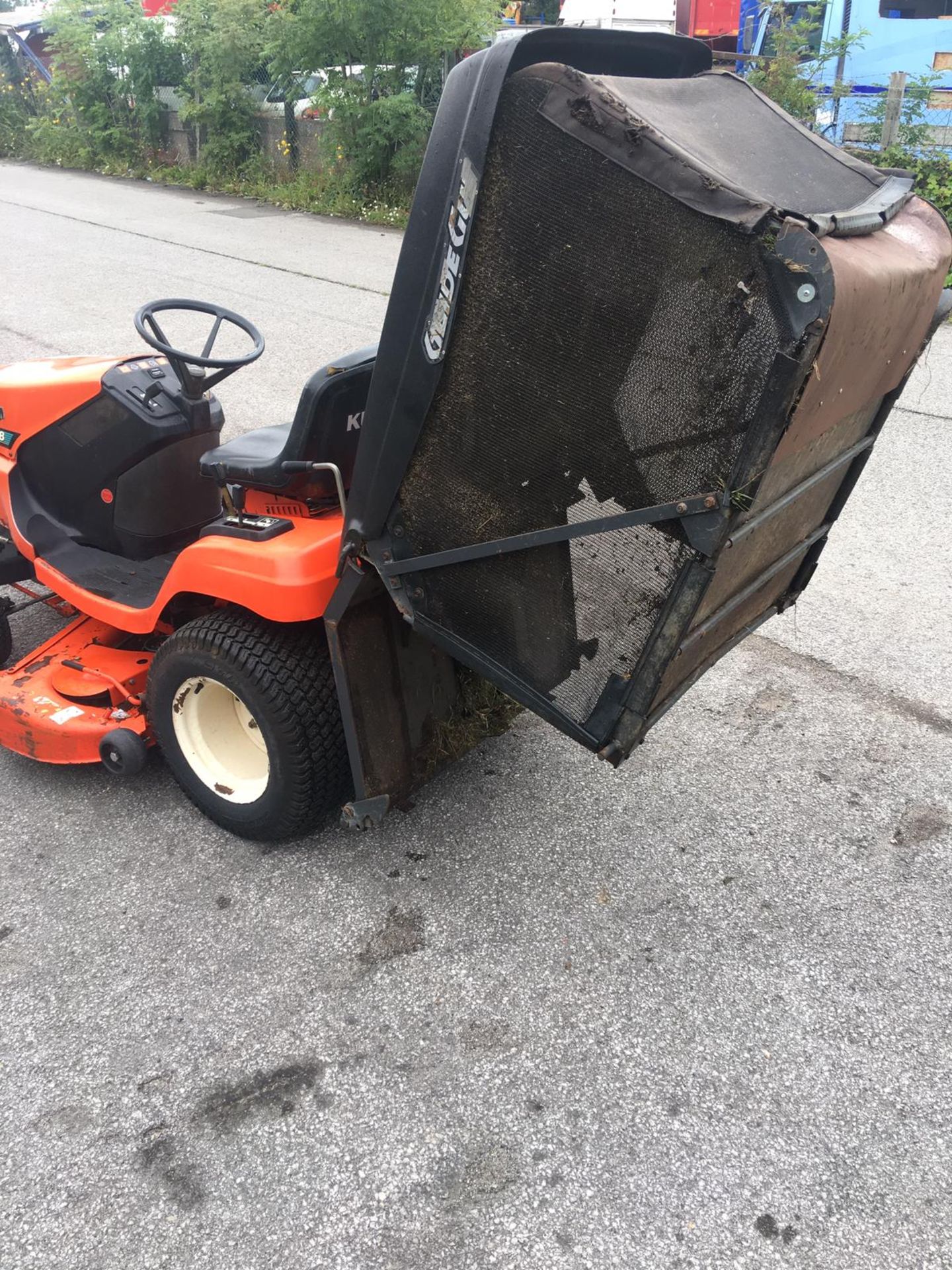 KUBOTA G18 POWER STEERING GLIDE CUT ORANGE RIDE ON LAWN MOWER, C/W REAR GRASS COLLECTOR *NO VAT* - Image 10 of 20