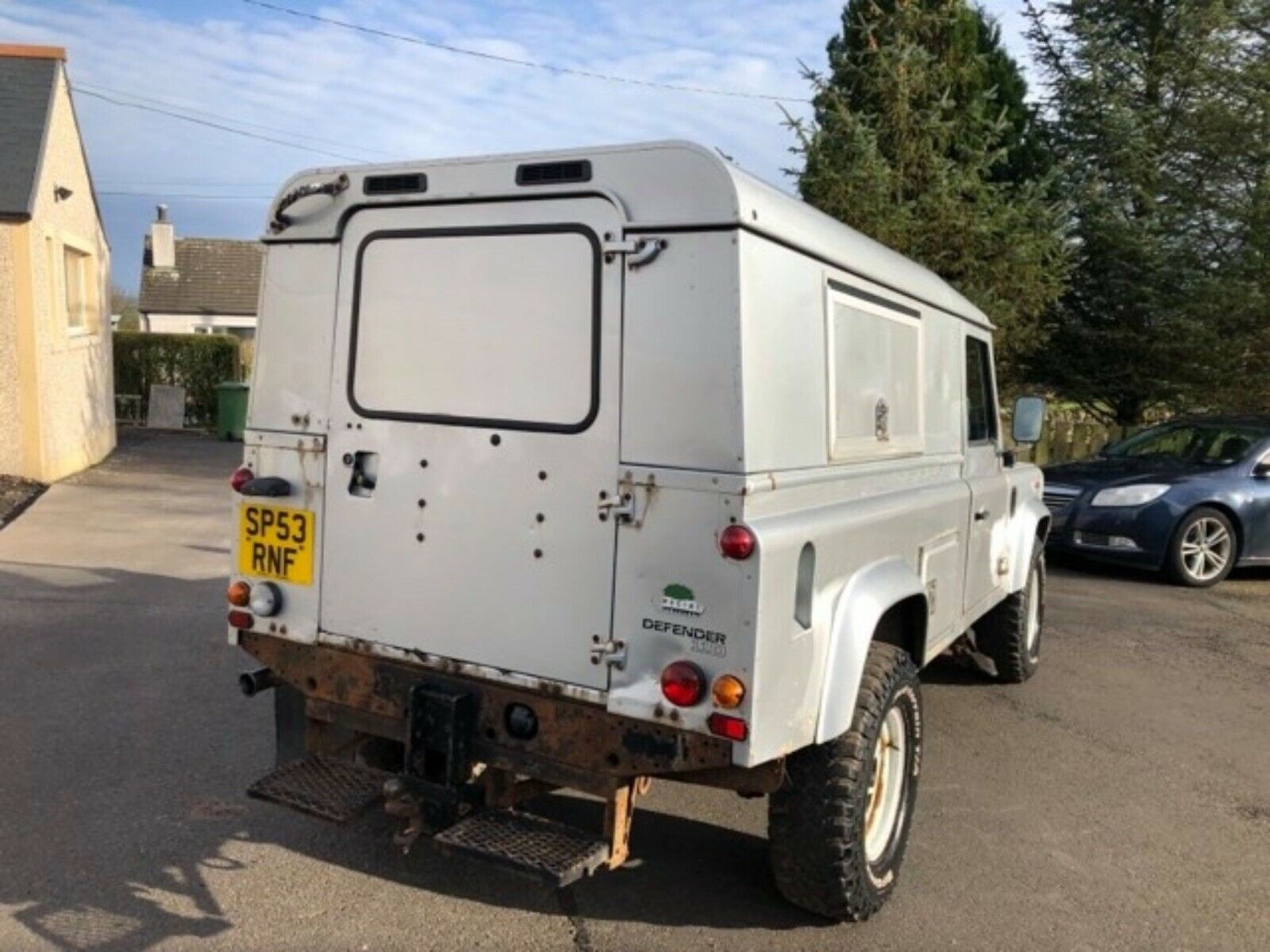 2003/53 REG LAND ROVER DEFENDER 110 HARD TOP TD5 COMMERCIAL 2.5 DIESEL SILVER LIGHT 4X4 UTILITY - Image 4 of 12