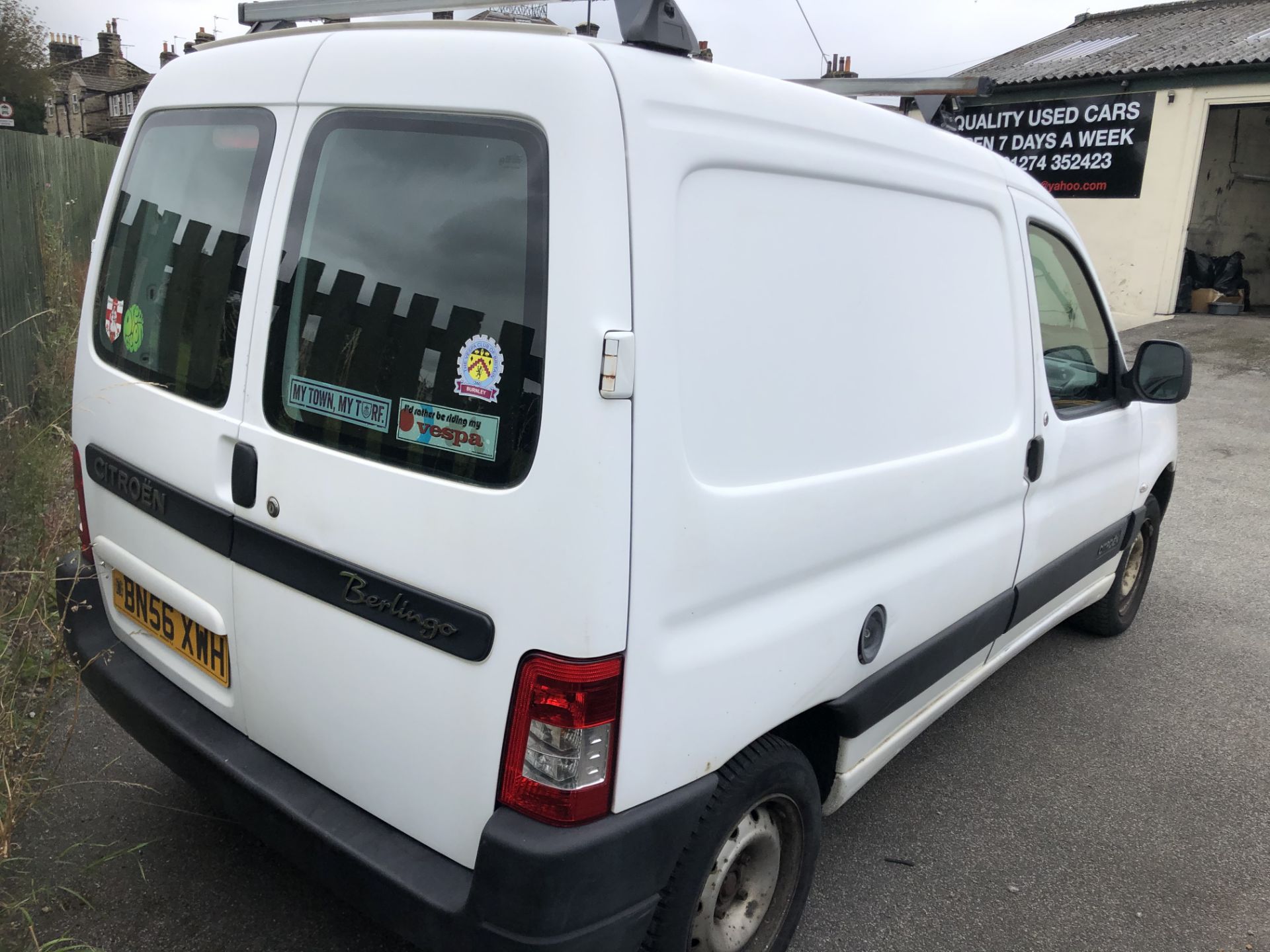 2006/56 REG CITROEN BERLINGO 600D LX 1.9 DIESEL WHITE CAR DERIVED VAN, SHOWING 1 FORMER KEEPER - Image 6 of 12