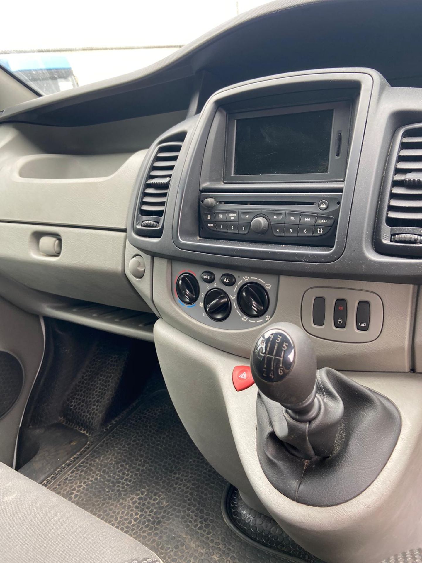 2012/12 REG VAUXHALL VIVARO 2700 CDTI 113 SWB 2.0 DIESEL WHITE PANEL VAN, SHOWING 2 FORMER KEEPERS - Image 10 of 11