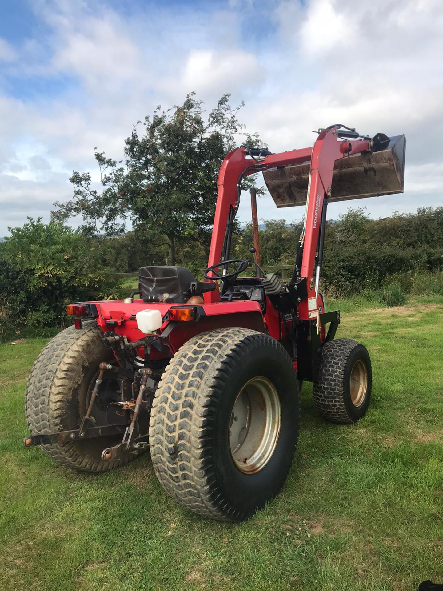 MASSEY FERGUSON 1250 TRACTOR WITH LOADER, RUNS, DRIVES AND DIGS *PLUS VAT* - Image 4 of 5