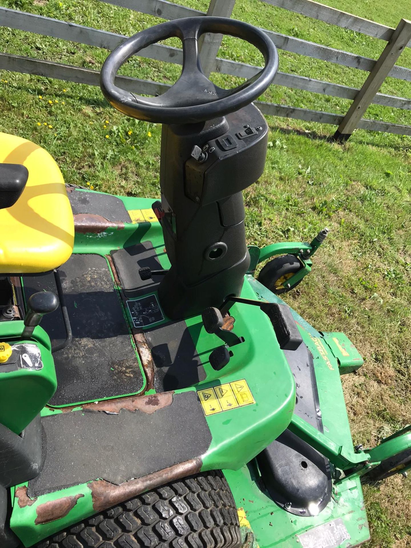 JOHN DEERE 1445 RIDE ON MOWER, UP FRONT ROTARY DECK, YEAR 2012 (REGISTERED IN 2013) EX COUNCIL - Image 8 of 10