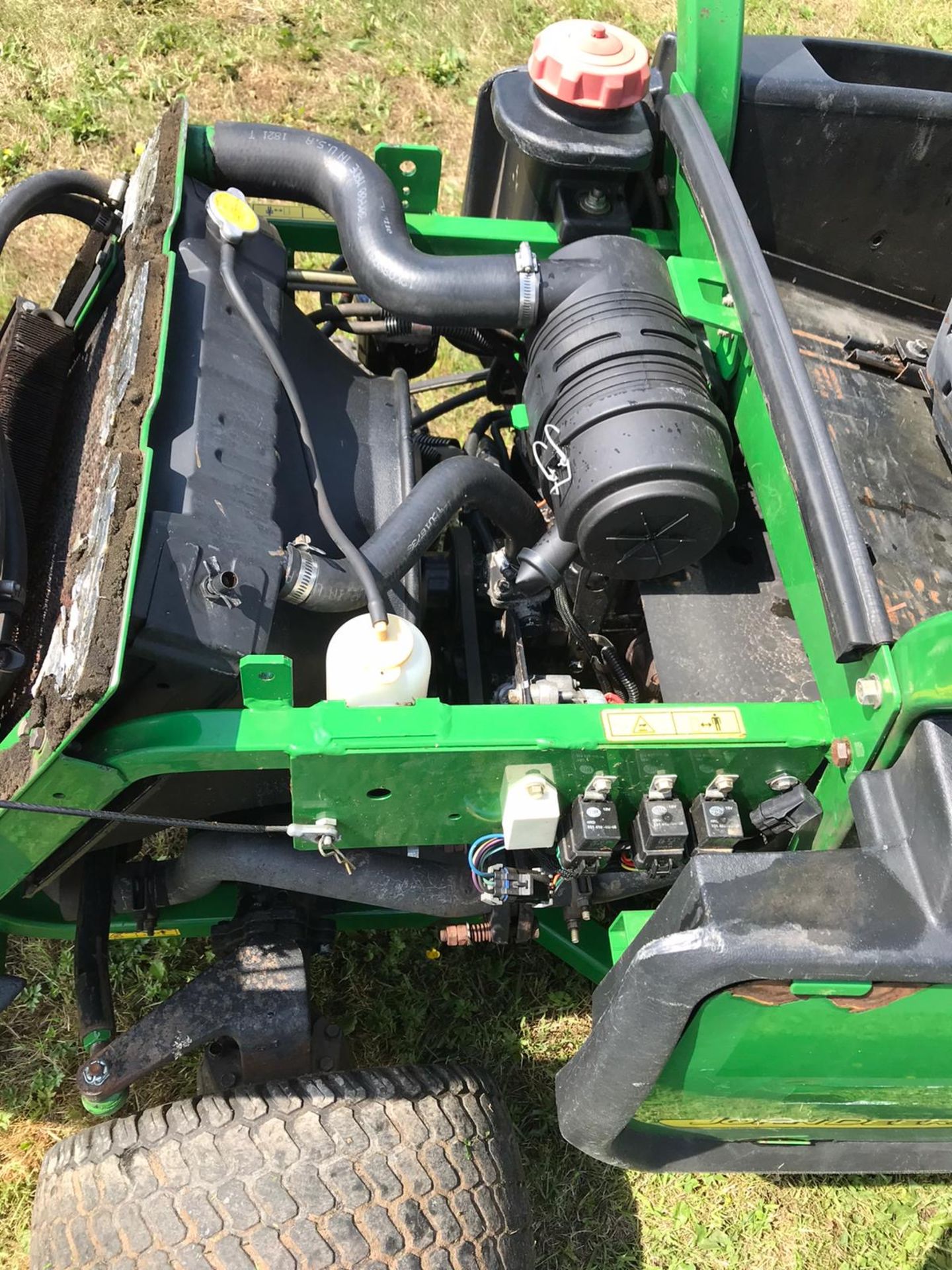 JOHN DEERE 1445 RIDE ON MOWER, UP FRONT ROTARY DECK, YEAR 2012 (REGISTERED IN 2013) EX COUNCIL - Image 6 of 10