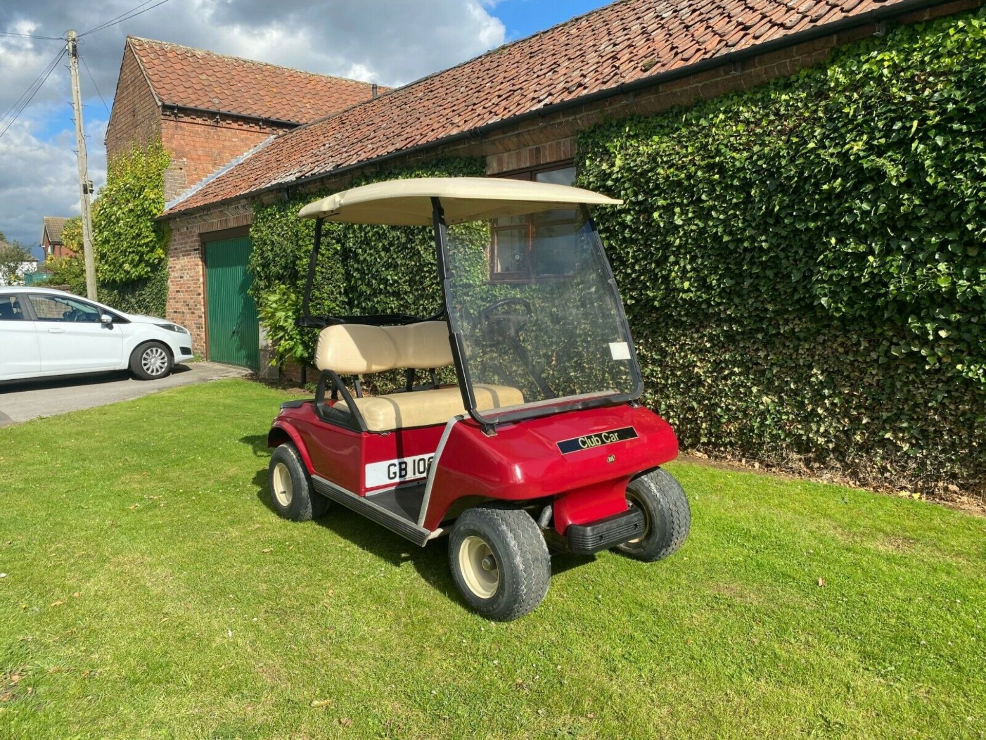 CLUB CAR GOLF BUGGY, 1 OWNER FROM NEW, PETROL, ALUMINIUM CHASSIS *PLUS VAT* - Image 2 of 7