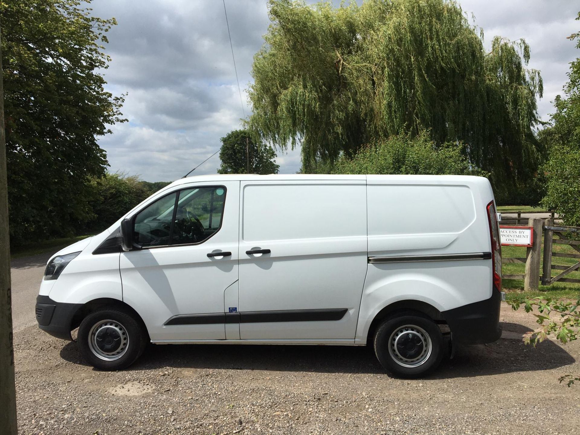 2017/17 REG FORD TRANSIT CUSTOM 290 2.0 DIESEL WHITE PANEL VAN, SHOWING 0 FORMER KEEPERS *PLUS VAT* - Image 4 of 14